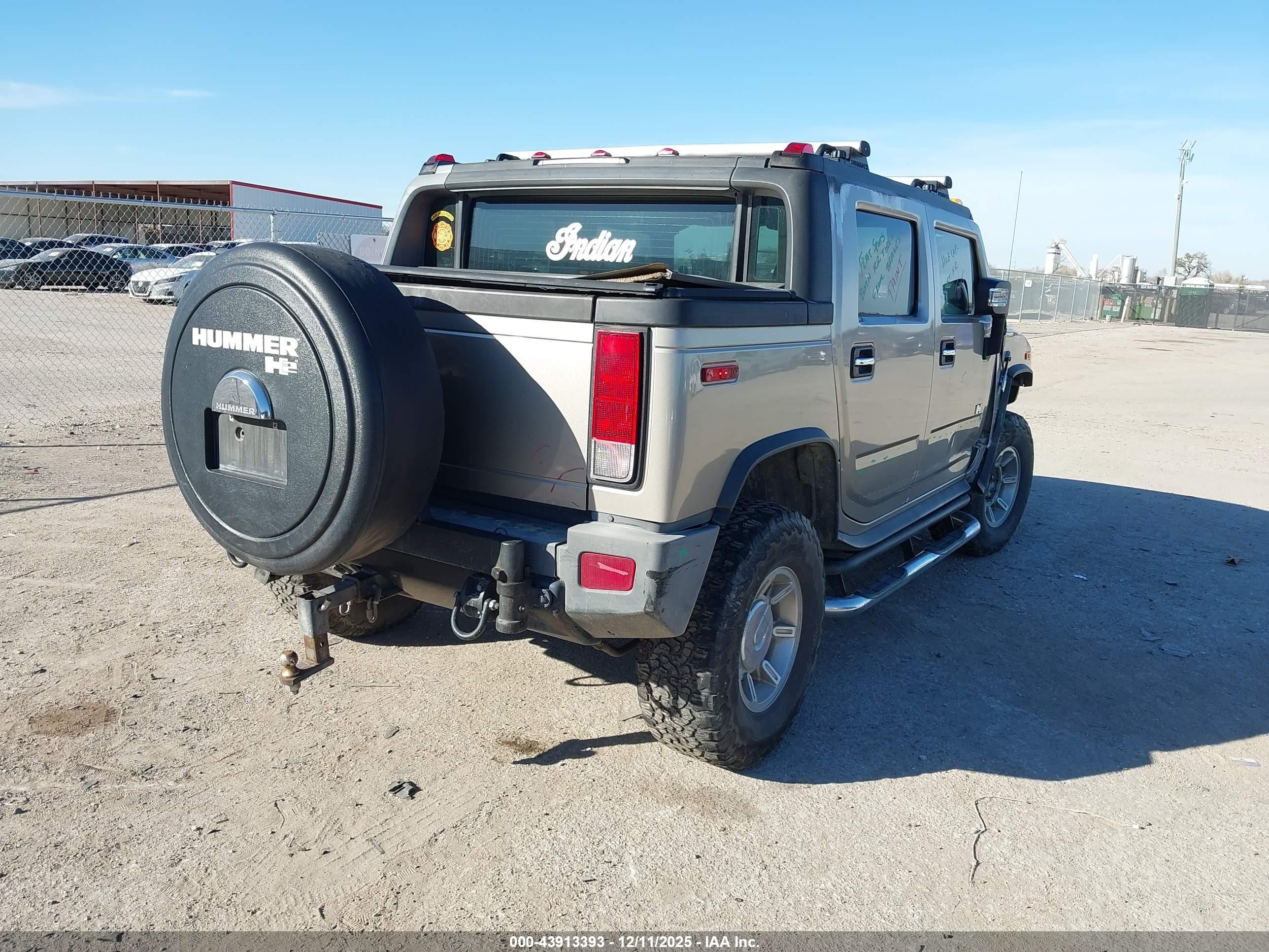 2007 Hummer H2 Sut   Золотой vin: 5GRGN22U77H100280