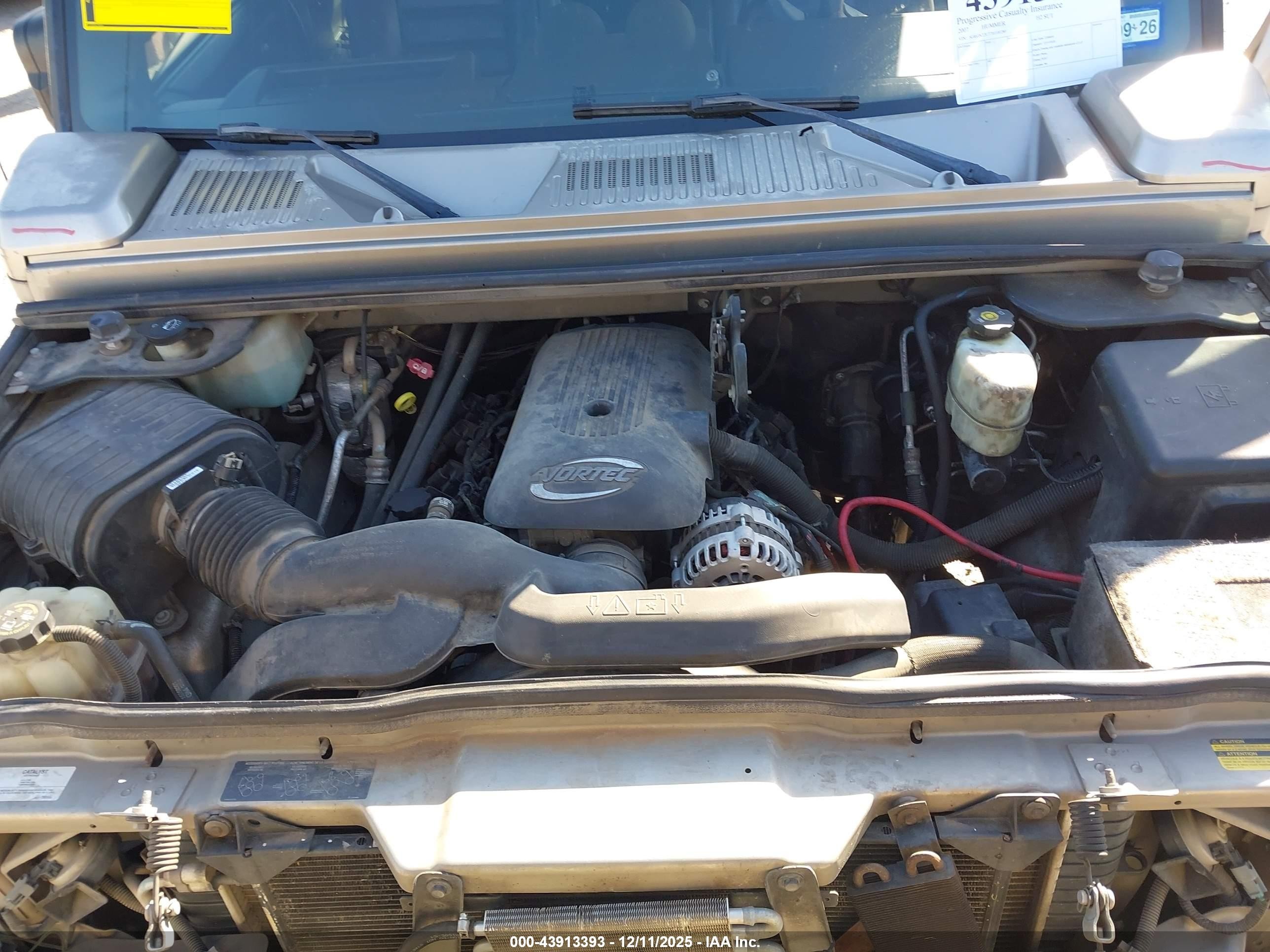 2007 Hummer H2 Sut   Золотой vin: 5GRGN22U77H100280