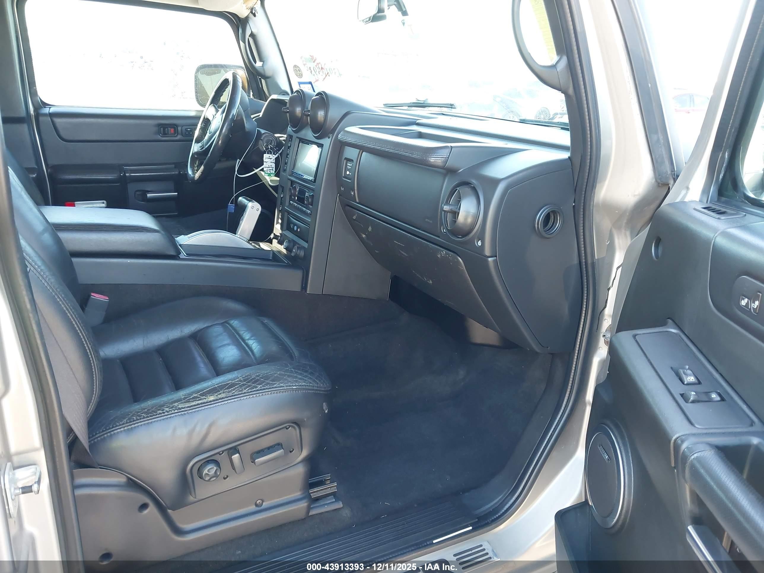 2007 Hummer H2 Sut   Золотой vin: 5GRGN22U77H100280