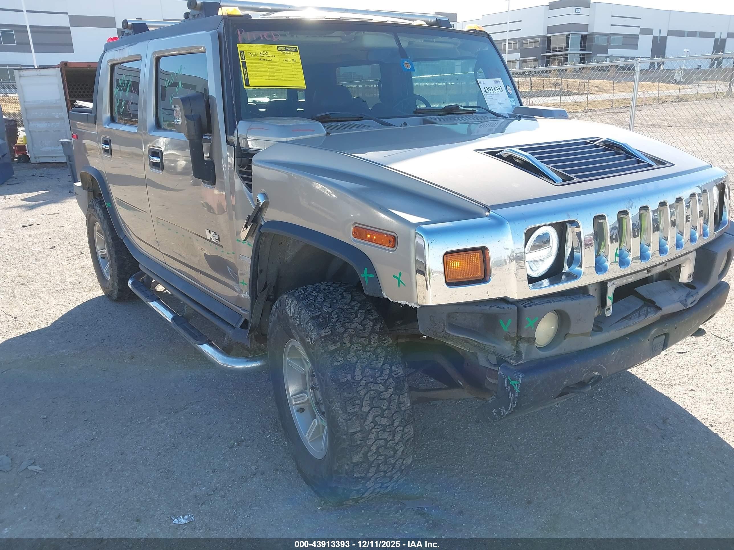 2007 Hummer H2 Sut   Золотой vin: 5GRGN22U77H100280