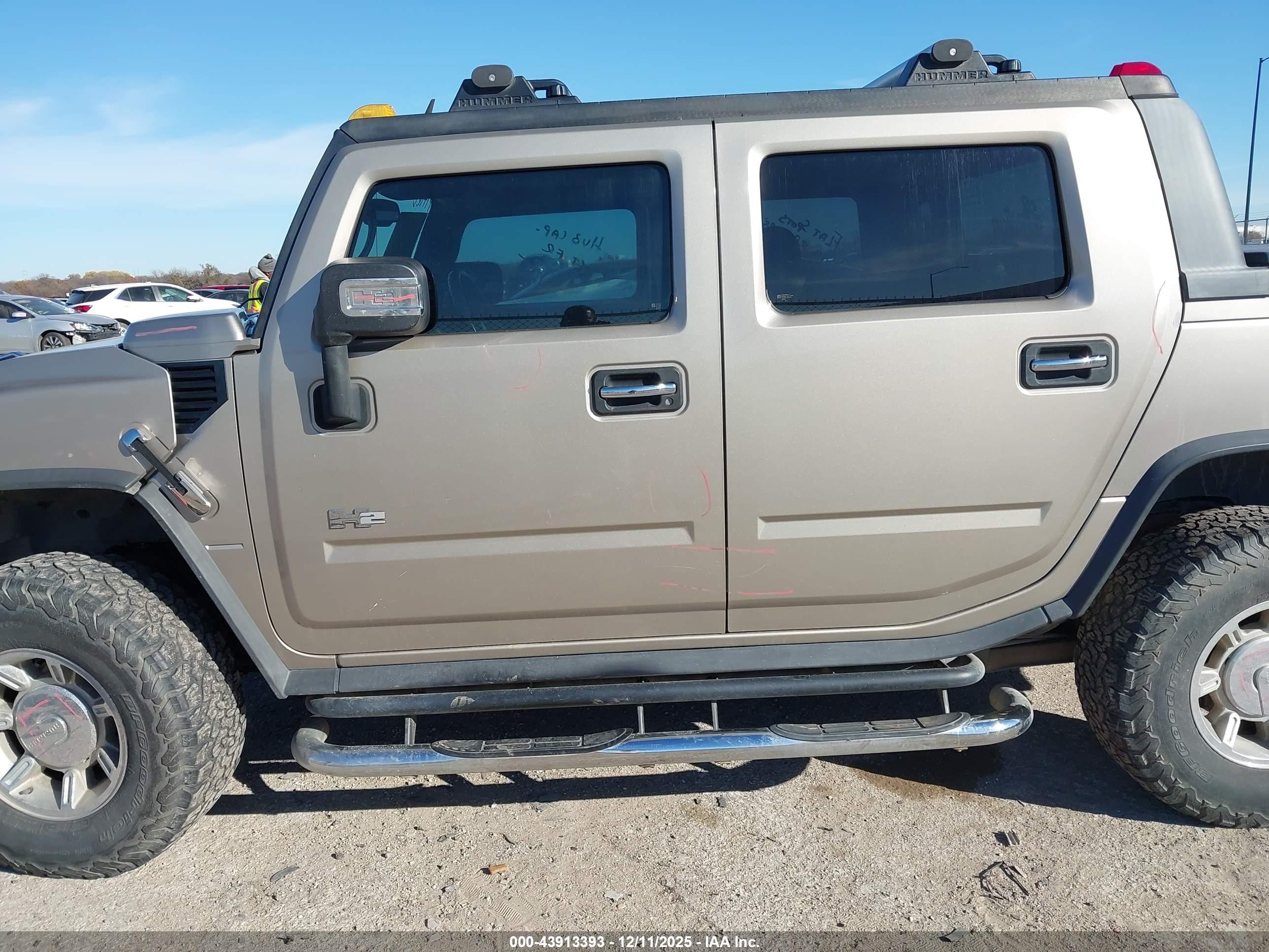 2007 Hummer H2 Sut   Золотой vin: 5GRGN22U77H100280
