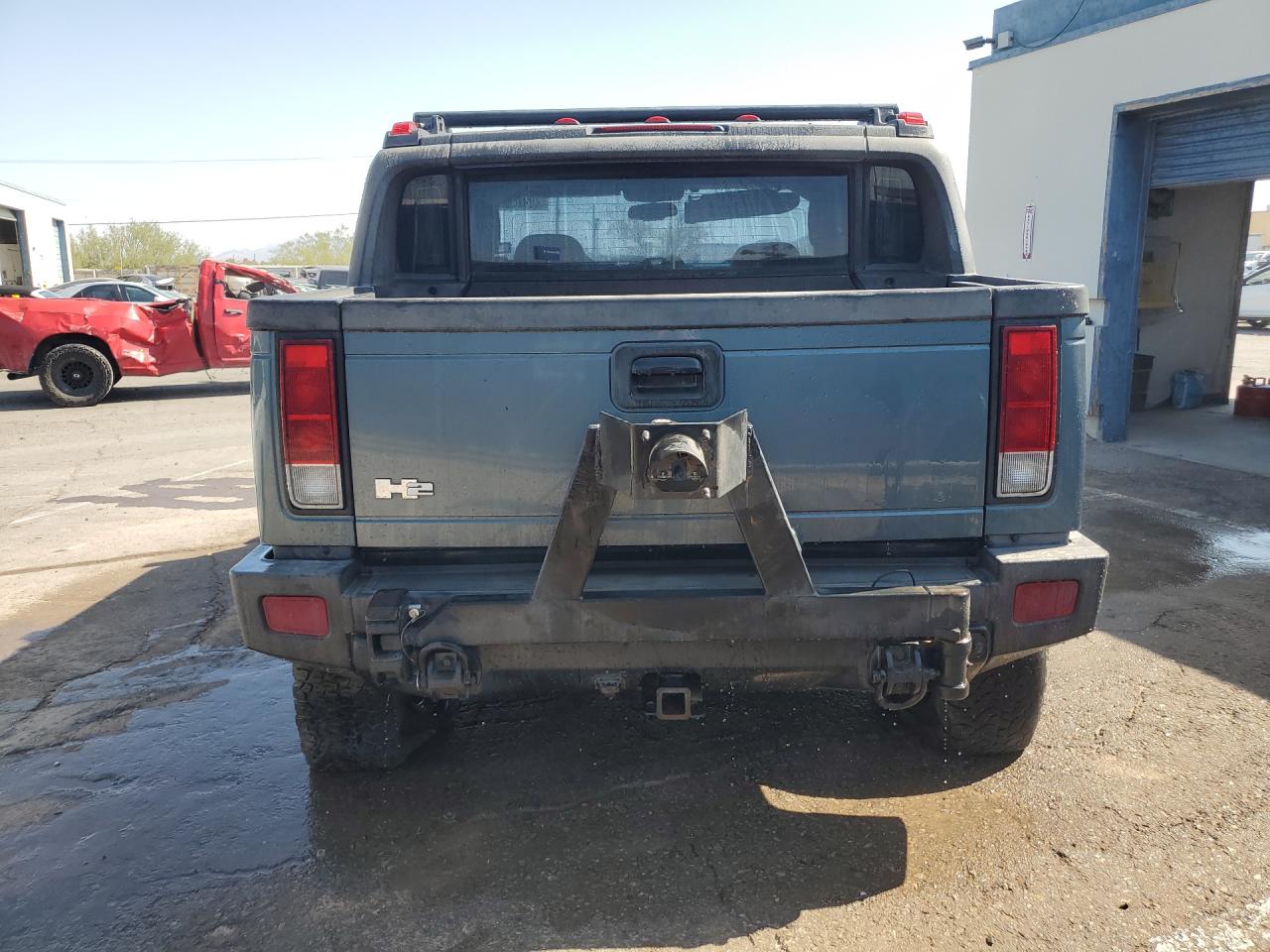 2006 Hummer H2 Sut Blue vin: 5GRGN22UX6H113510 Damage: Tailgate, Heavy Scratch, 1 To 2 Inches