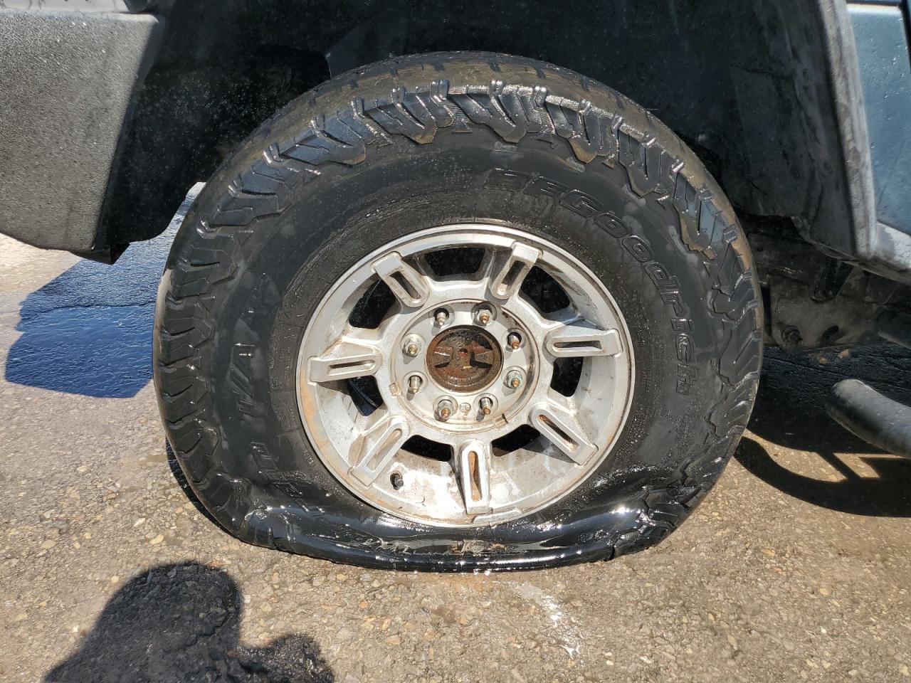 2006 Hummer H2 Sut Blue vin: 5GRGN22UX6H113510 Damage: Right Rear Center Cap, Missing, Replacement Required
