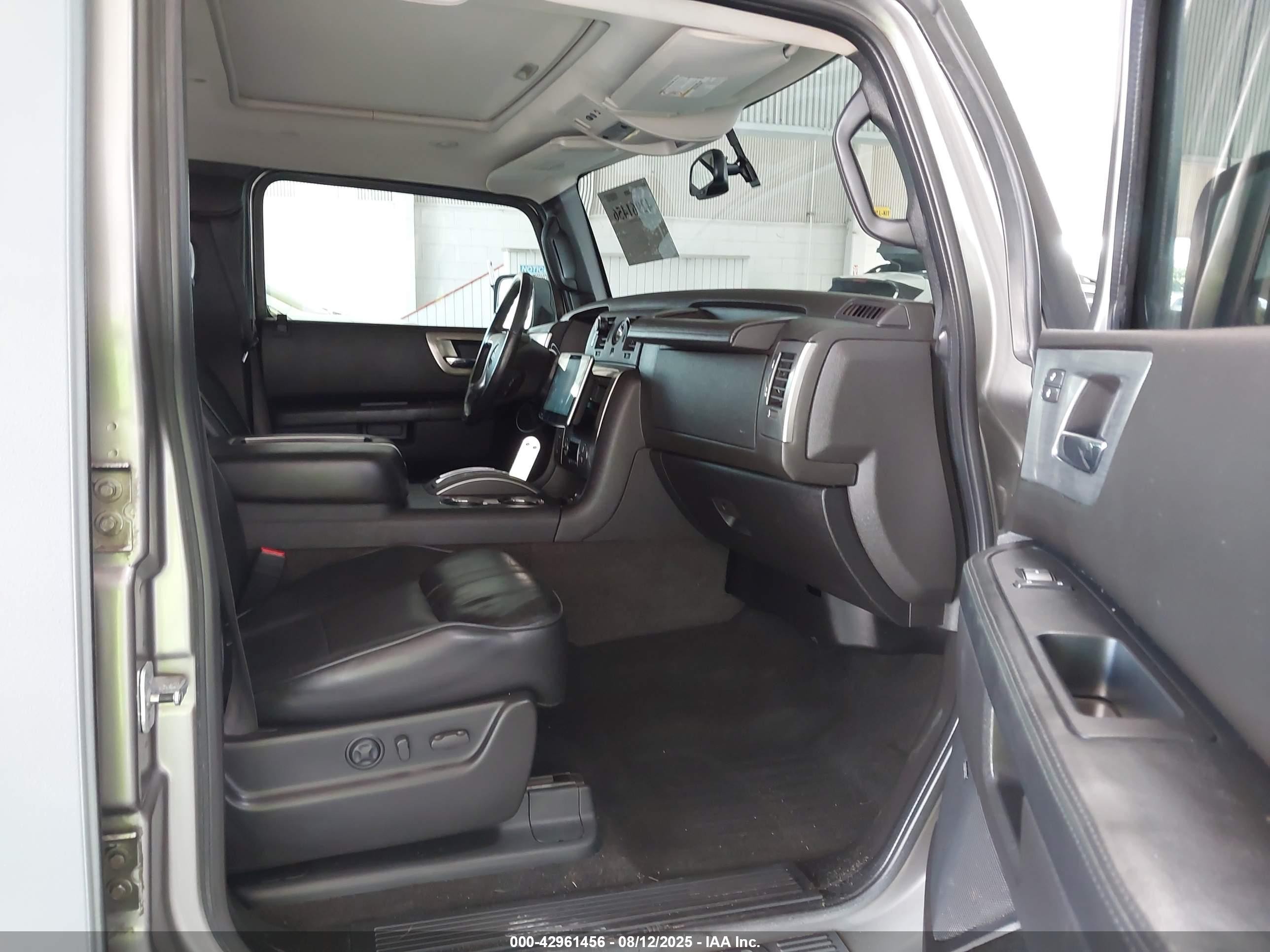 2008 Hummer H2 Suv   Gray vin: 5GRGN23838H100649