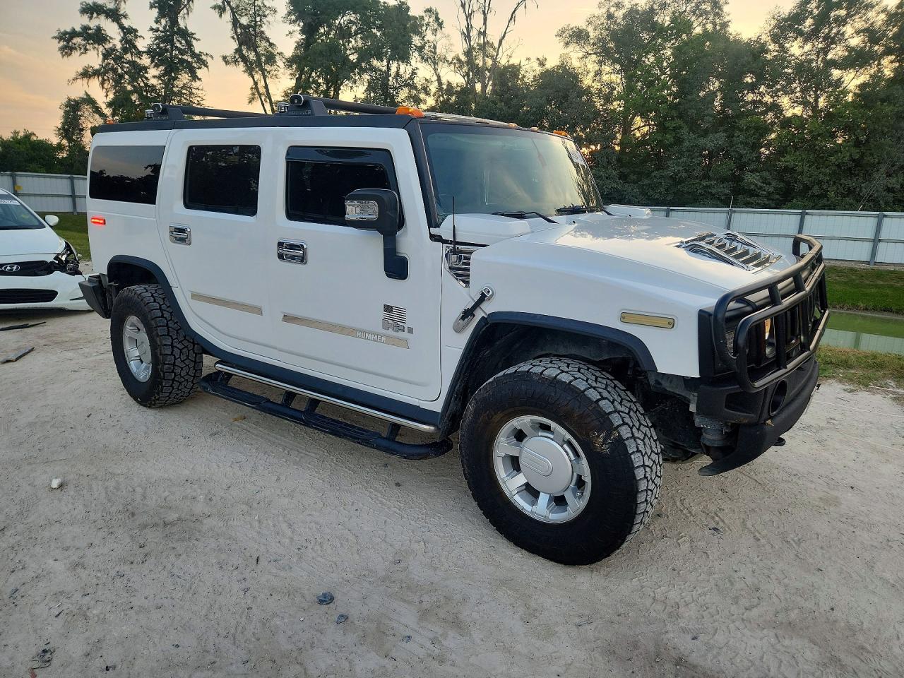 2008 Hummer H2 White vin: 5GRGN23838H106094
