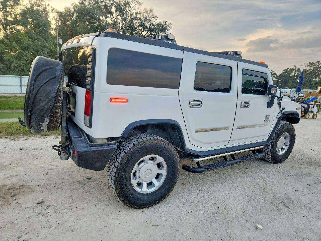 2008 Hummer H2 White vin: 5GRGN23838H106094