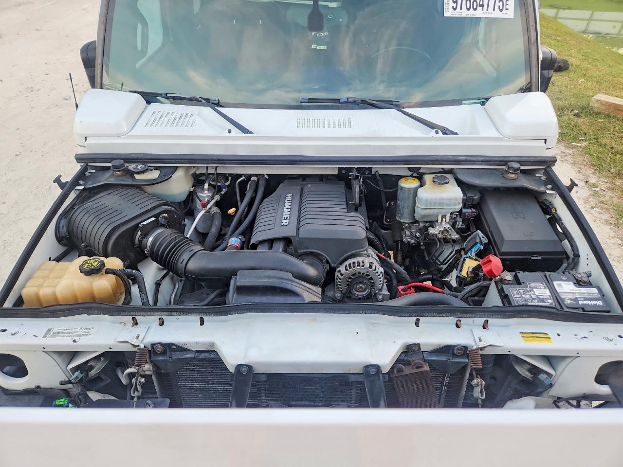 2008 Hummer H2 White vin: 5GRGN23838H106094