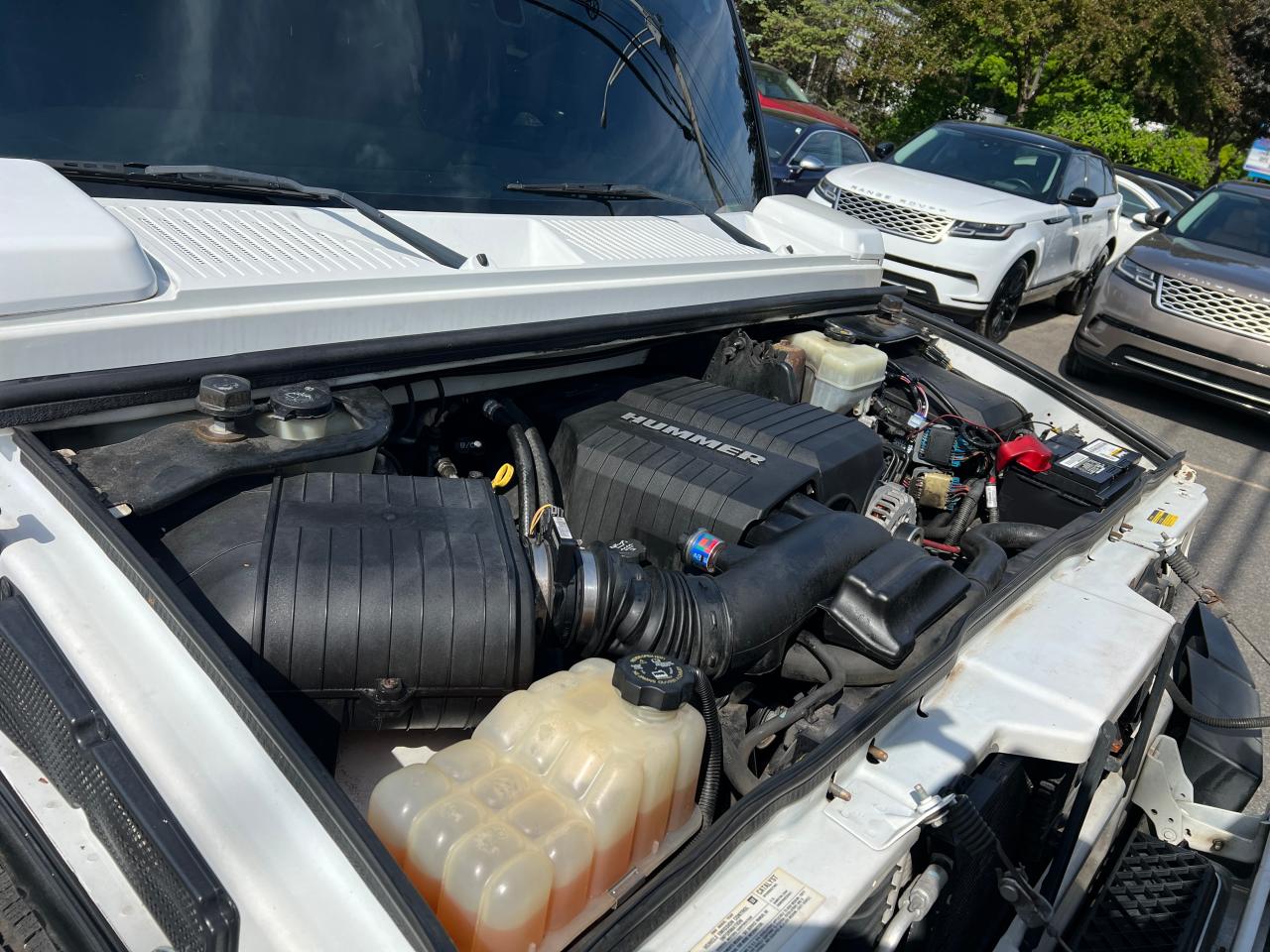 2008 Hummer H2  White vin: 5GRGN238X8H101944