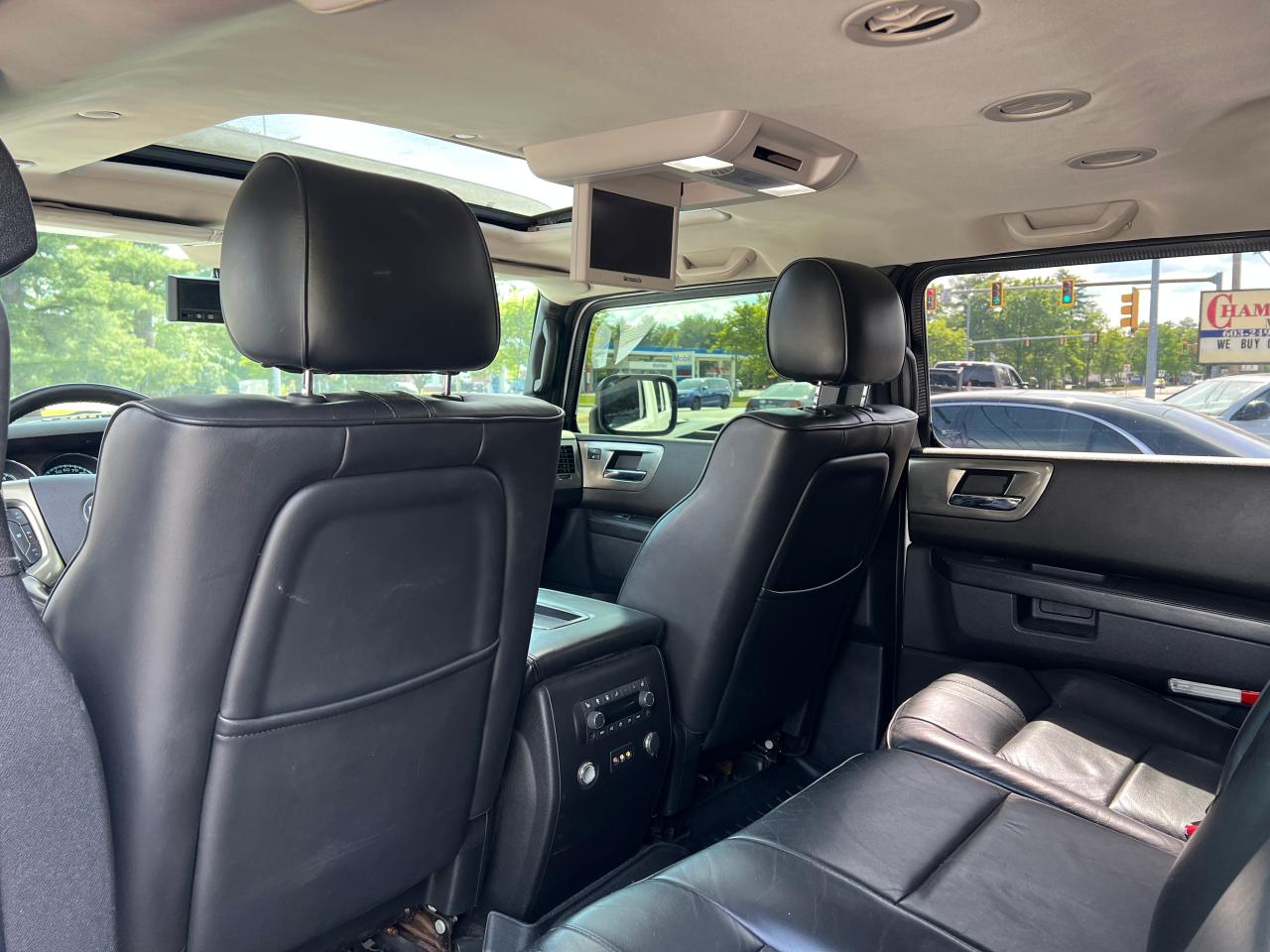 2008 Hummer H2  White vin: 5GRGN238X8H101944