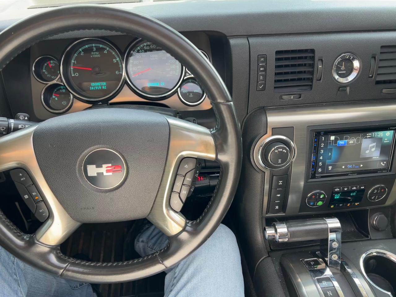 2008 Hummer H2  White vin: 5GRGN238X8H101944