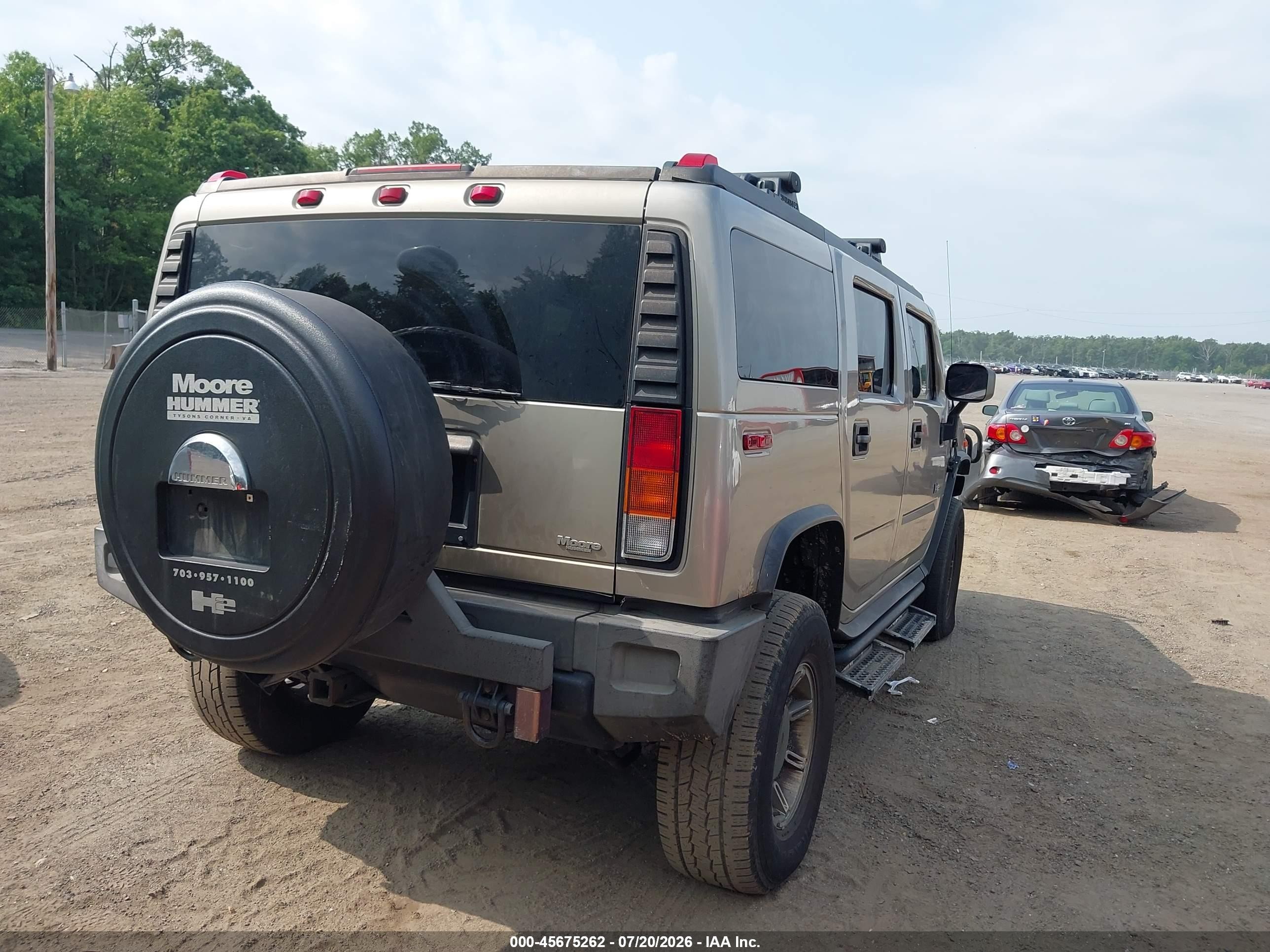 2004 Hummer H2   Gold vin: 5GRGN23U04H101796