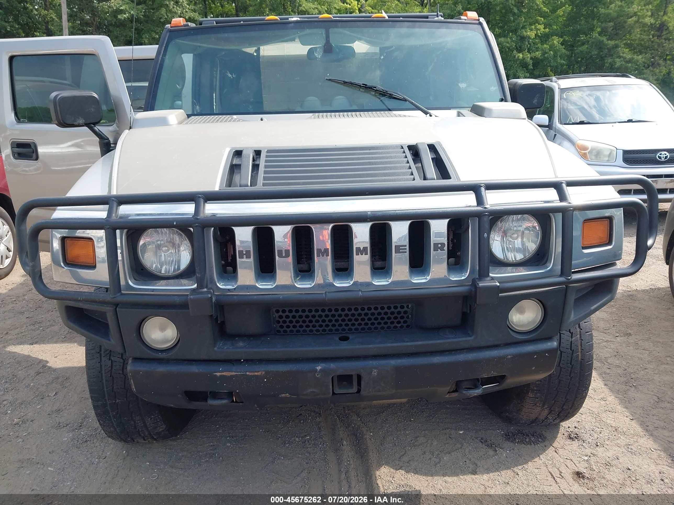 2004 Hummer H2   Gold vin: 5GRGN23U04H101796