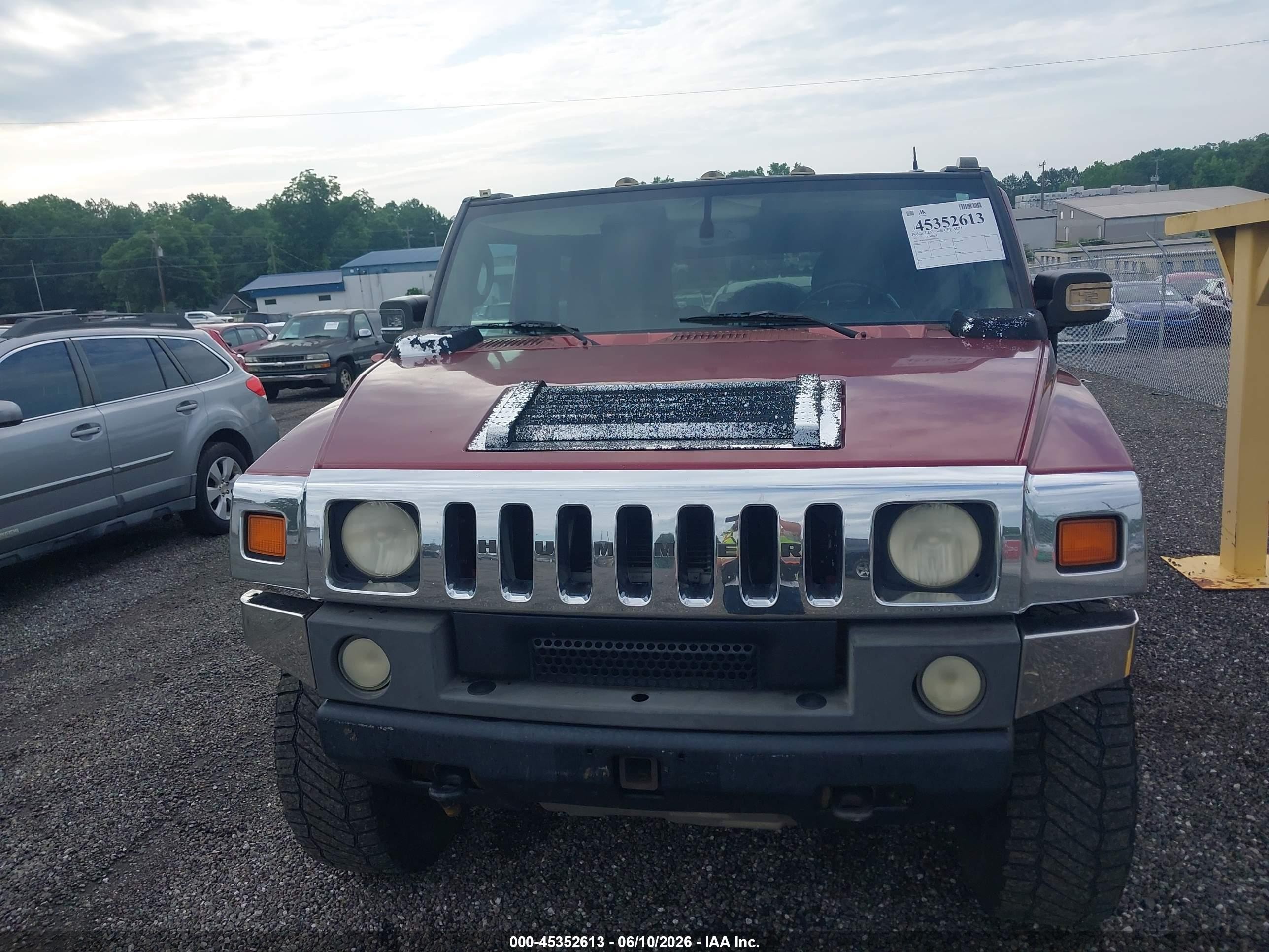 2004 Hummer H2   Burgundy vin: 5GRGN23U04H103550