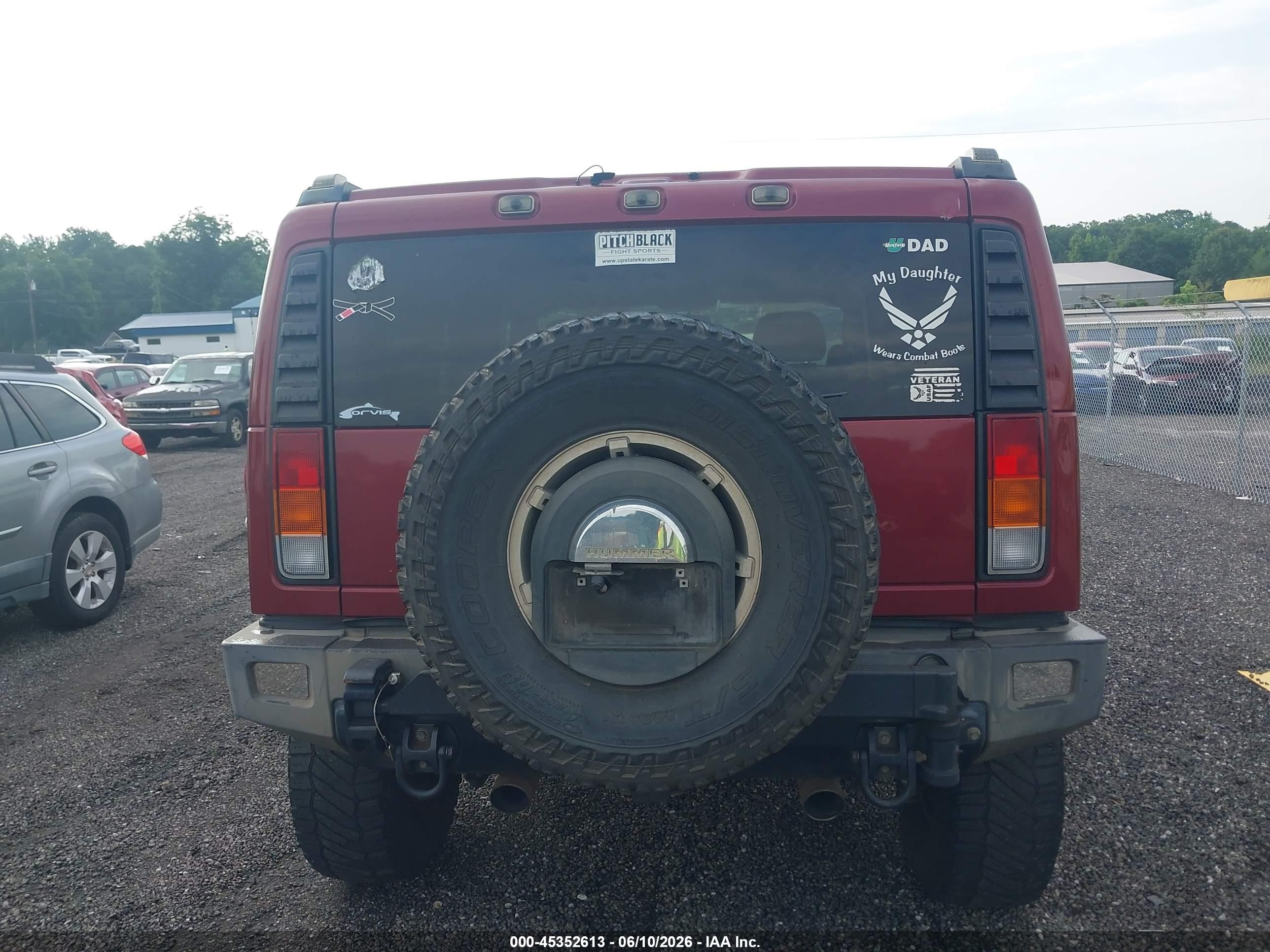 2004 Hummer H2   Burgundy vin: 5GRGN23U04H103550