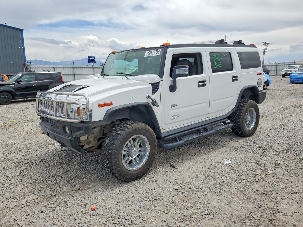 2004 Hummer H2 White vin: 5GRGN23U04H120543