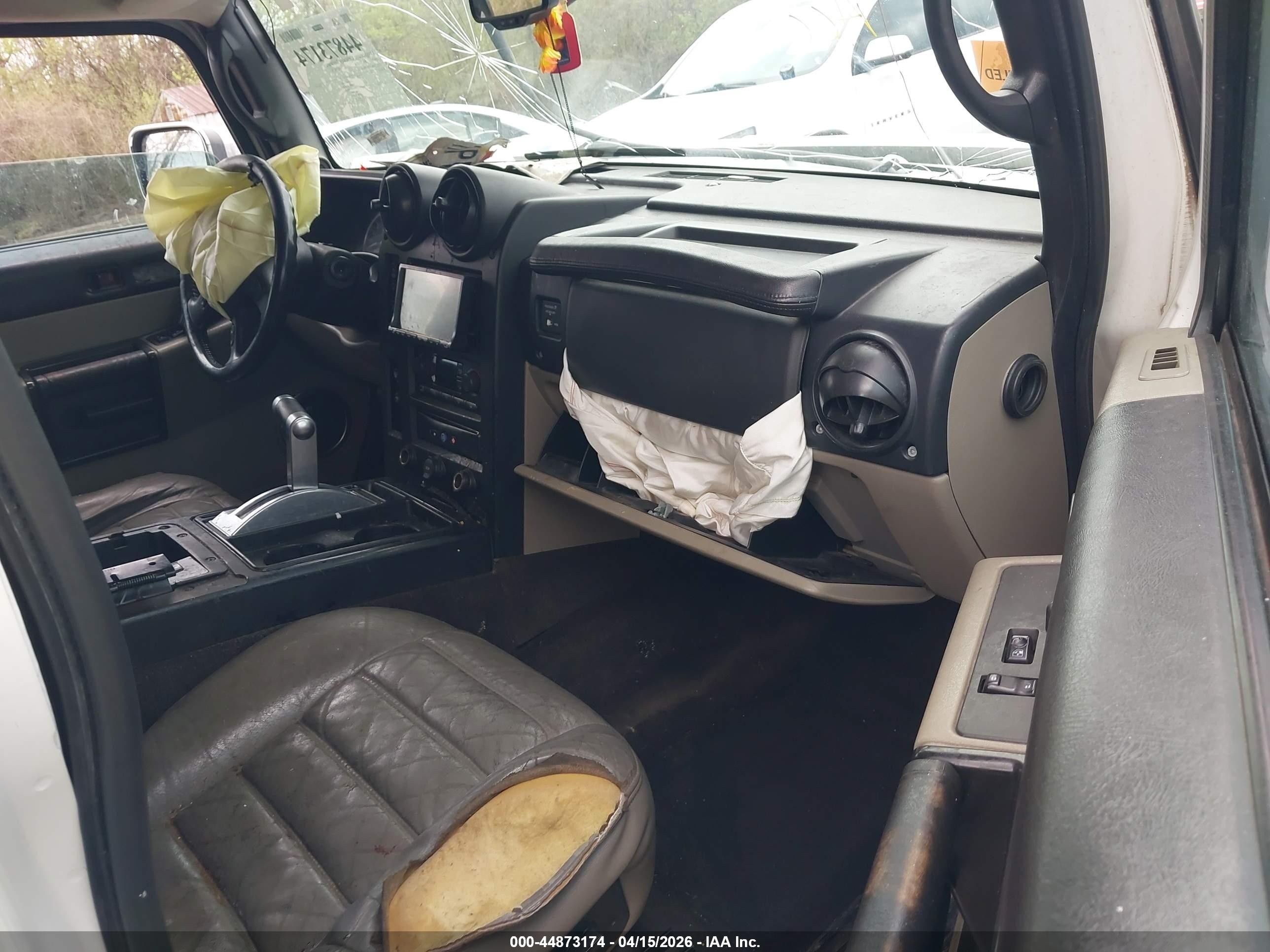 2005 Hummer H2 Suv   White vin: 5GRGN23U05H132161