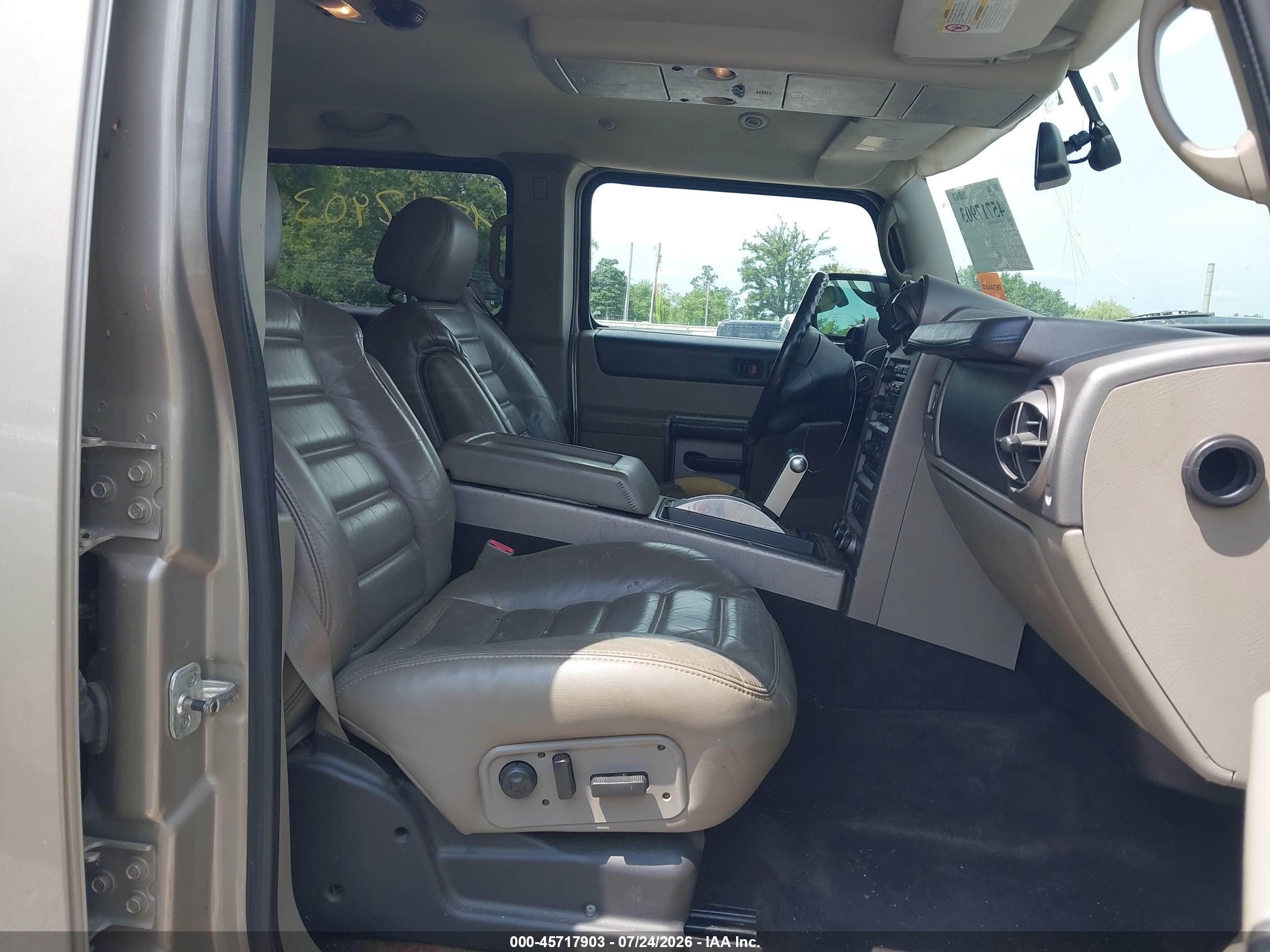 2003 Hummer H2   Beige vin: 5GRGN23U33H130871