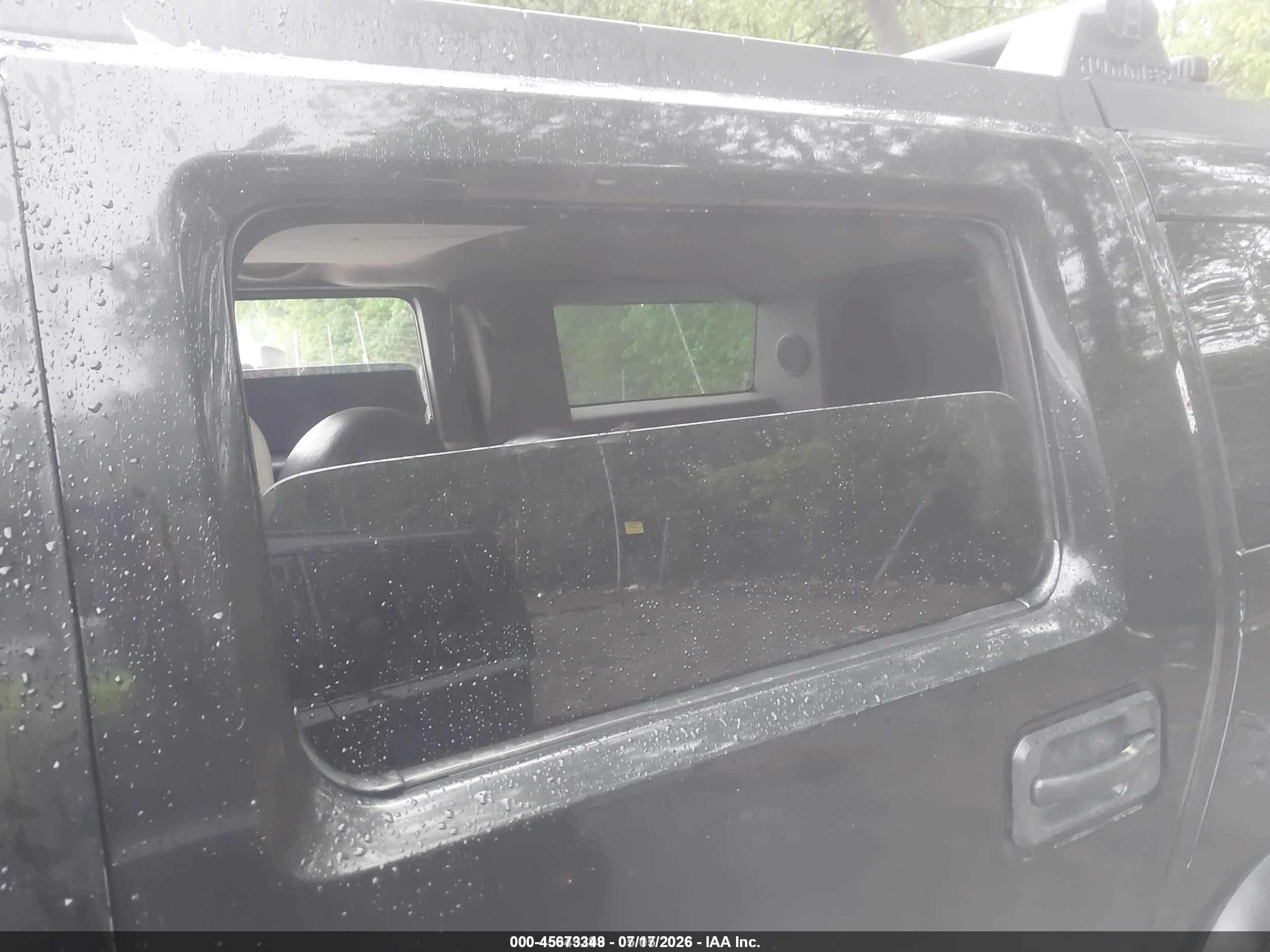 2004 Hummer H2   Black vin: 5GRGN23U34H113134