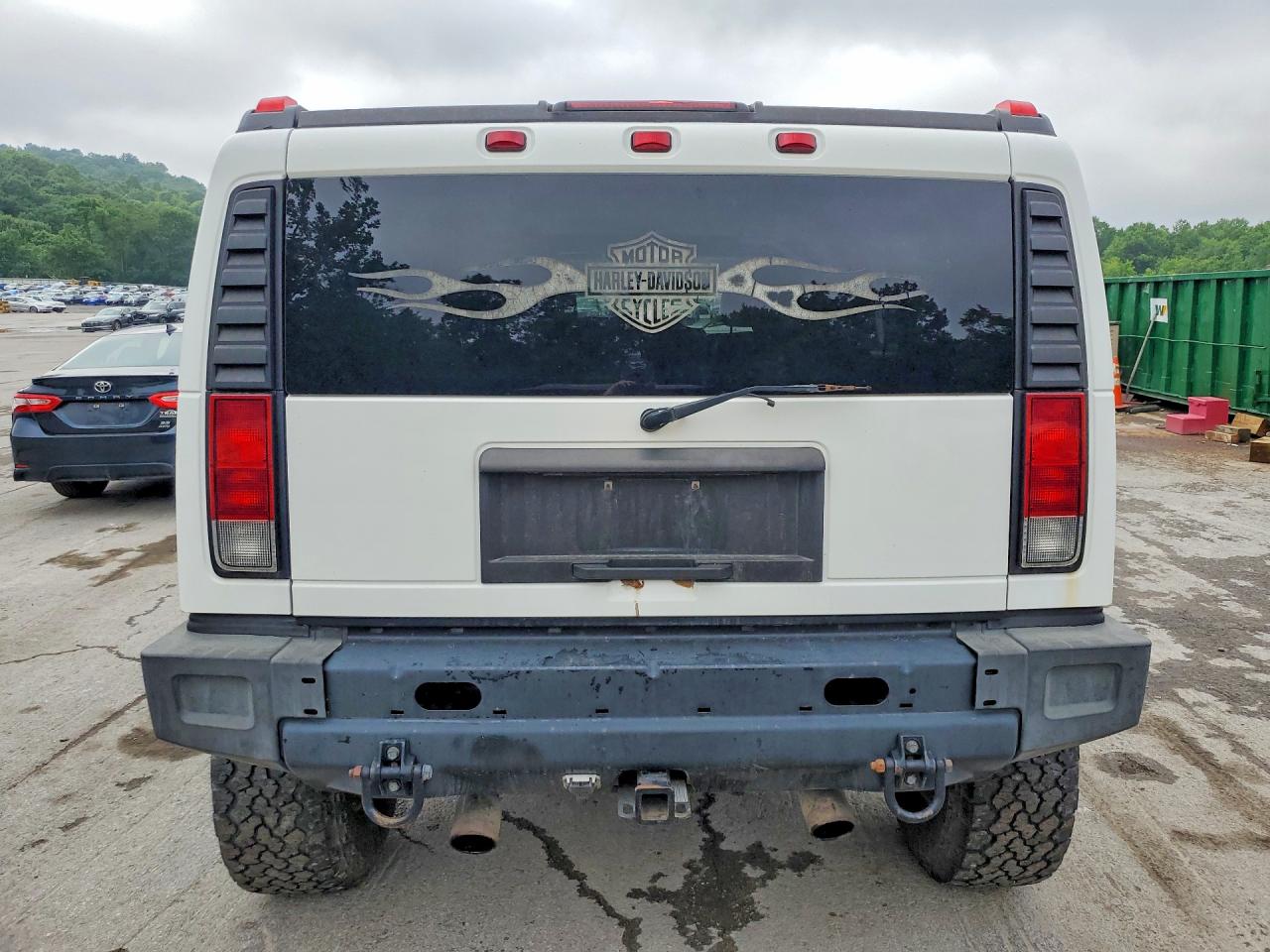 2005 Hummer H2 White vin: 5GRGN23U35H119355