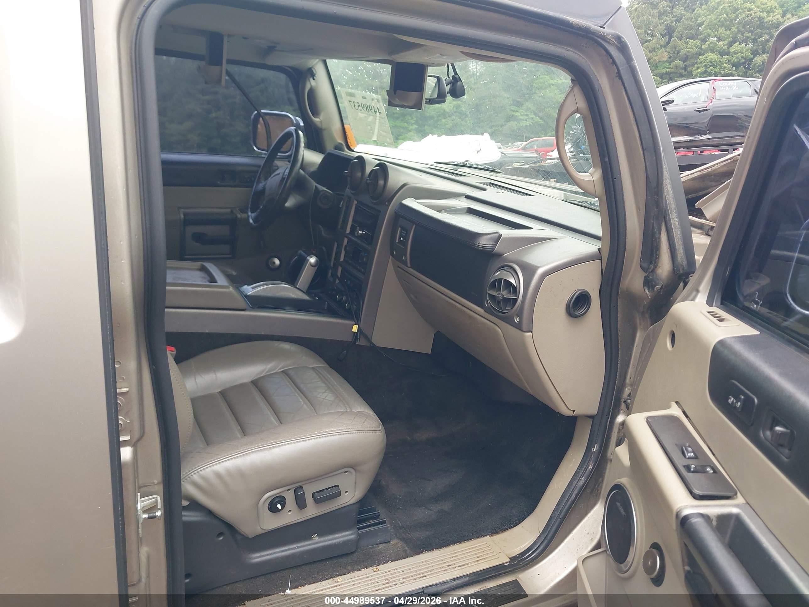2003 Hummer H2   Beige vin: 5GRGN23U43H105591
