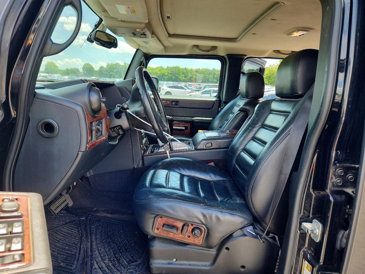2005 Hummer H2 Black vin: 5GRGN23U75H117608