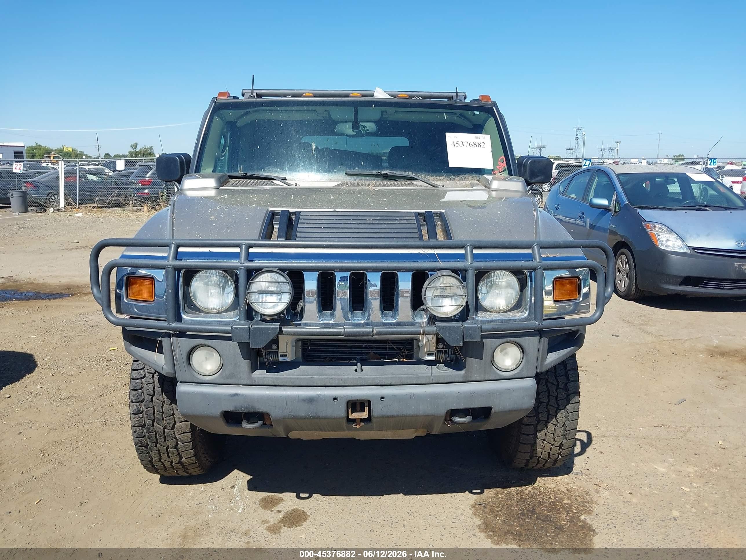 2003 Hummer H2   Tan vin: 5GRGN23U83H103567