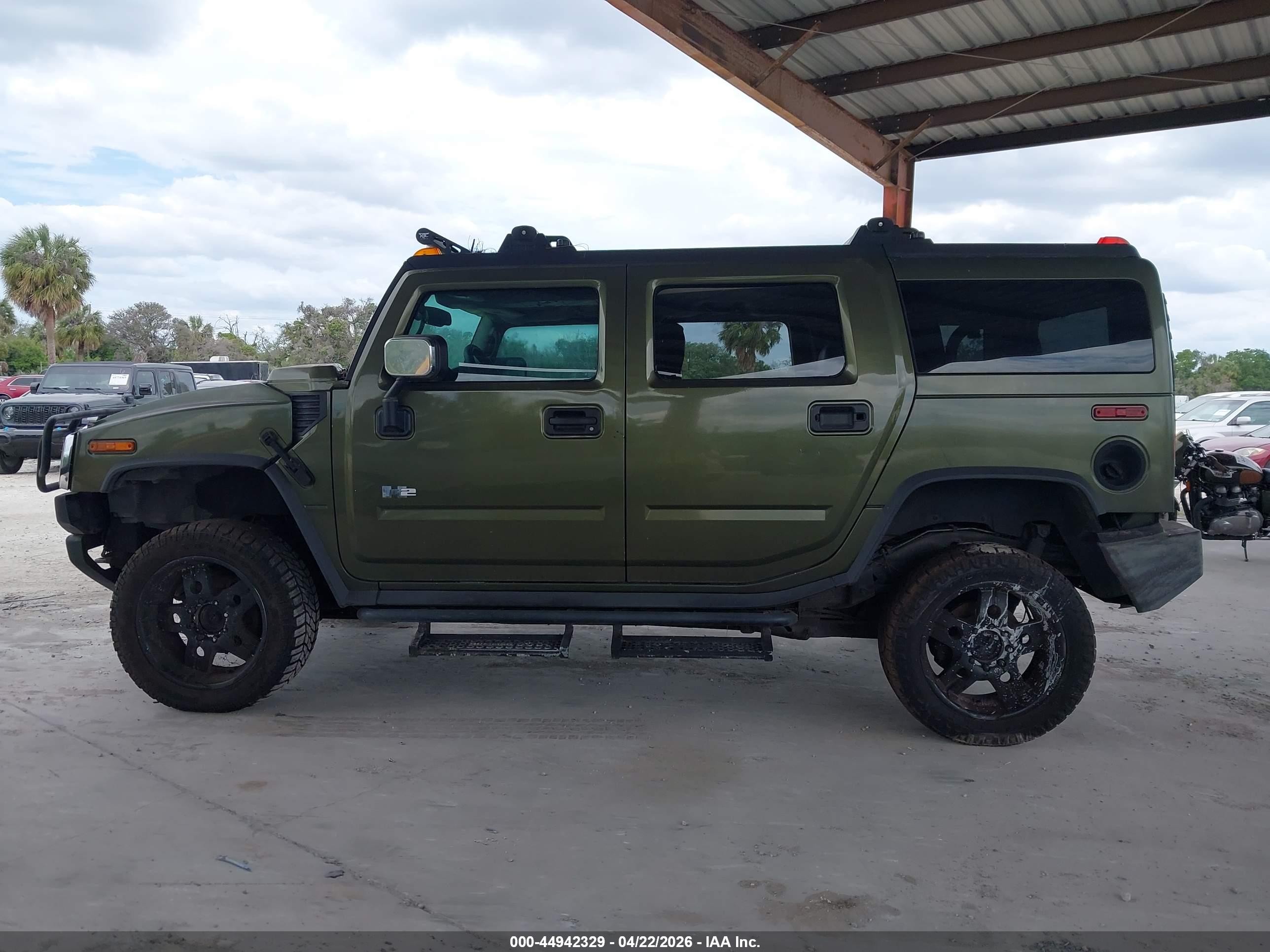 2003 Hummer H2   Green vin: 5GRGN23U83H105965
