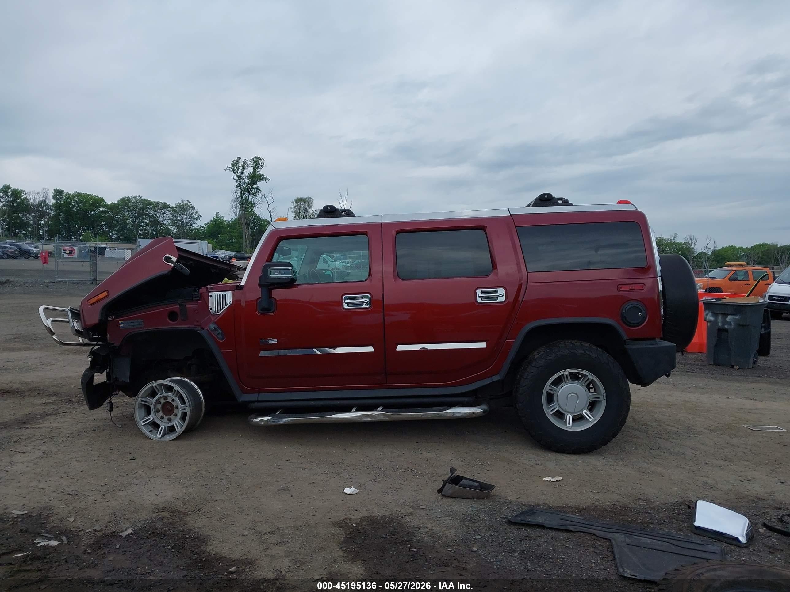2003 Hummer H2   Red vin: 5GRGN23U83H106937
