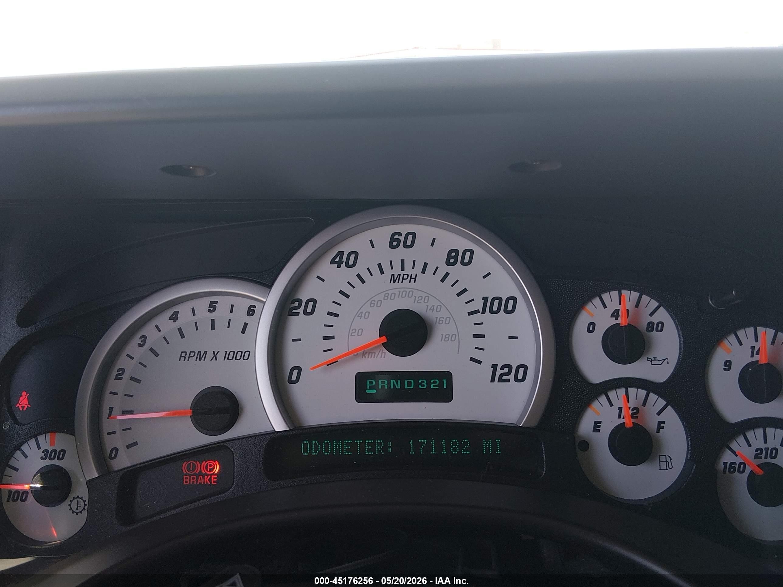 2003 Hummer H2   Champagne vin: 5GRGN23U83H147102