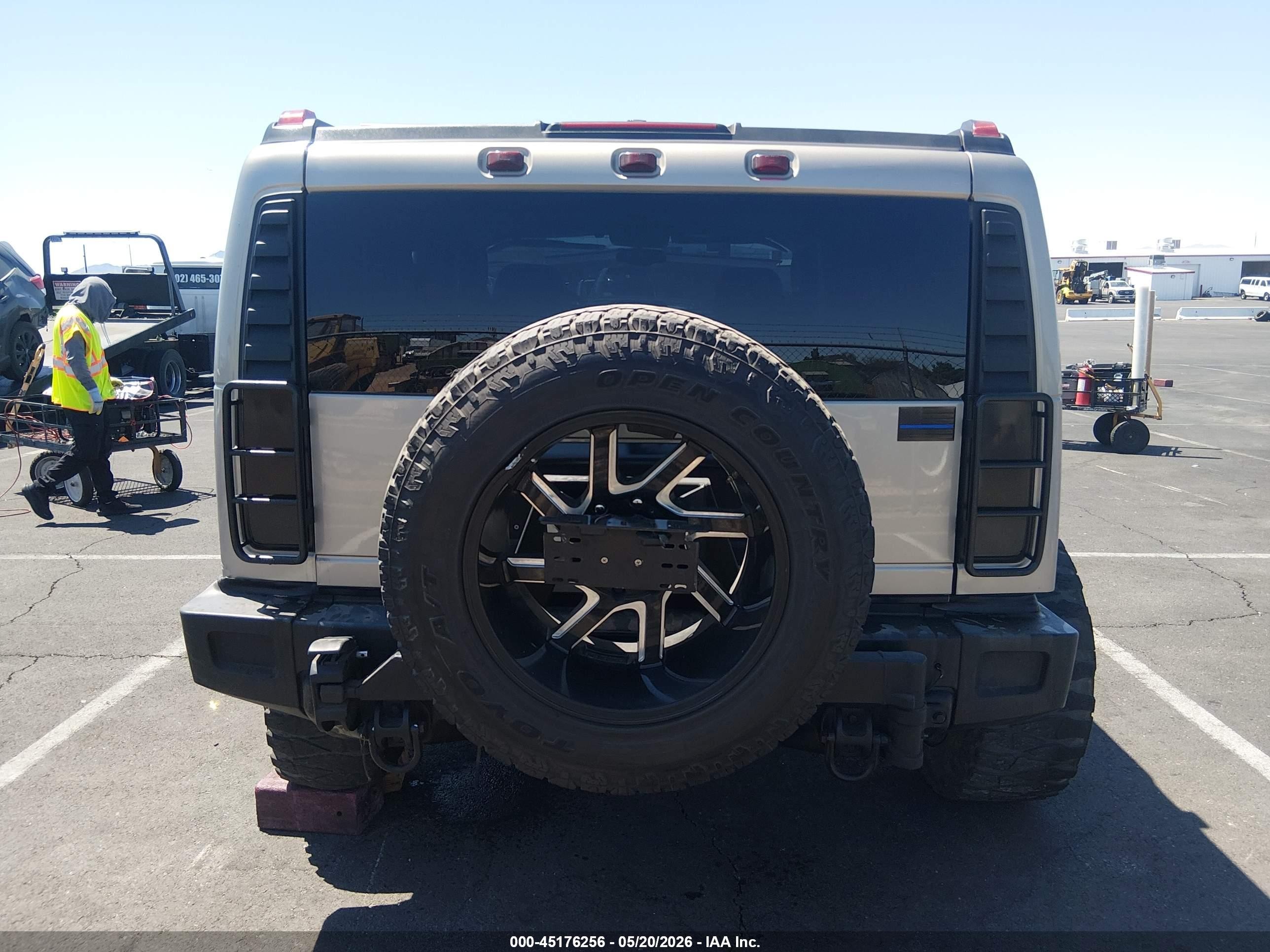 2003 Hummer H2   Champagne vin: 5GRGN23U83H147102