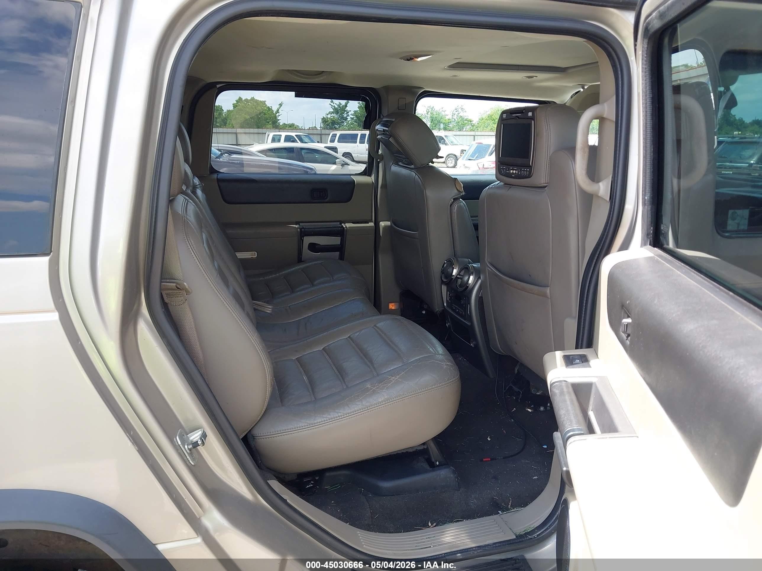 2004 Hummer H2   Бежевый vin: 5GRGN23U84H121987
