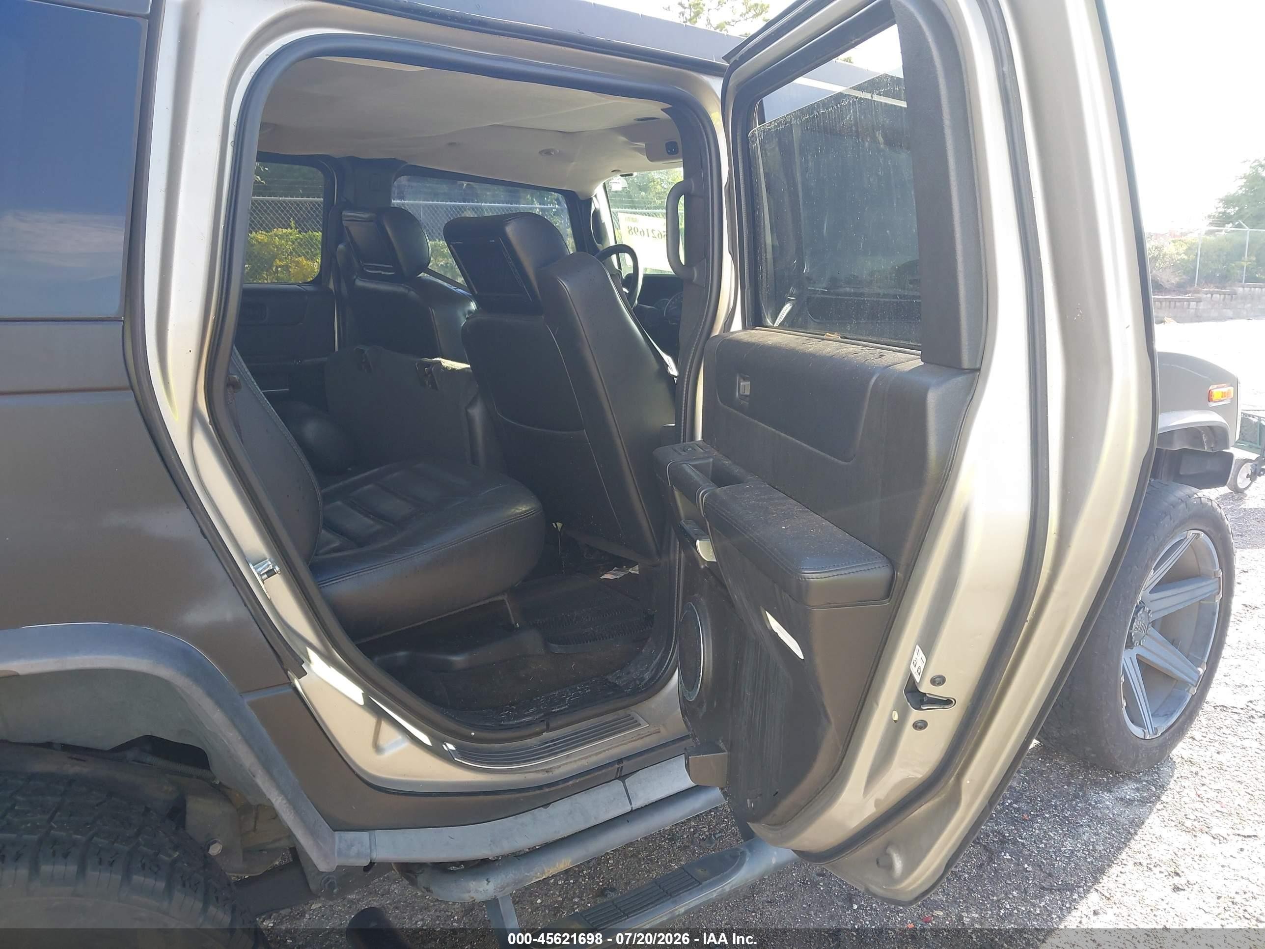 2005 Hummer H2 Suv   Black vin: 5GRGN23U85H101398