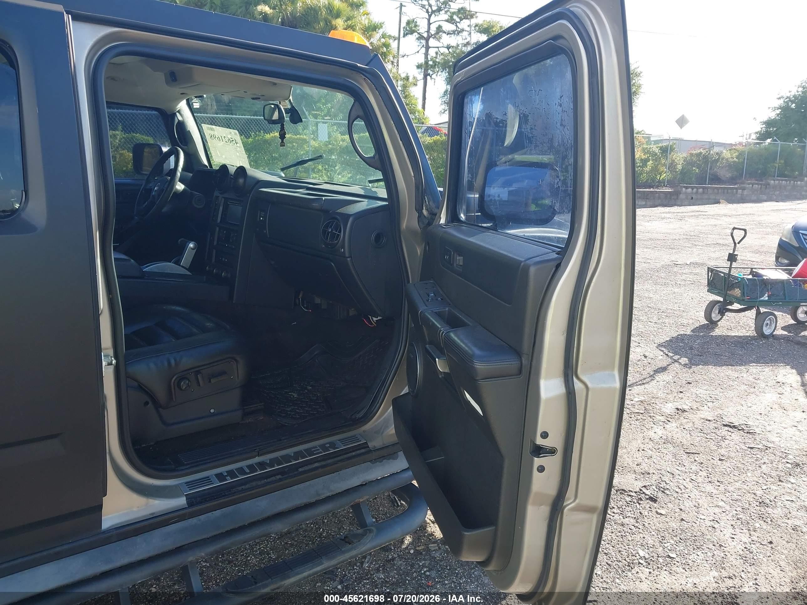 2005 Hummer H2 Suv   Black vin: 5GRGN23U85H101398