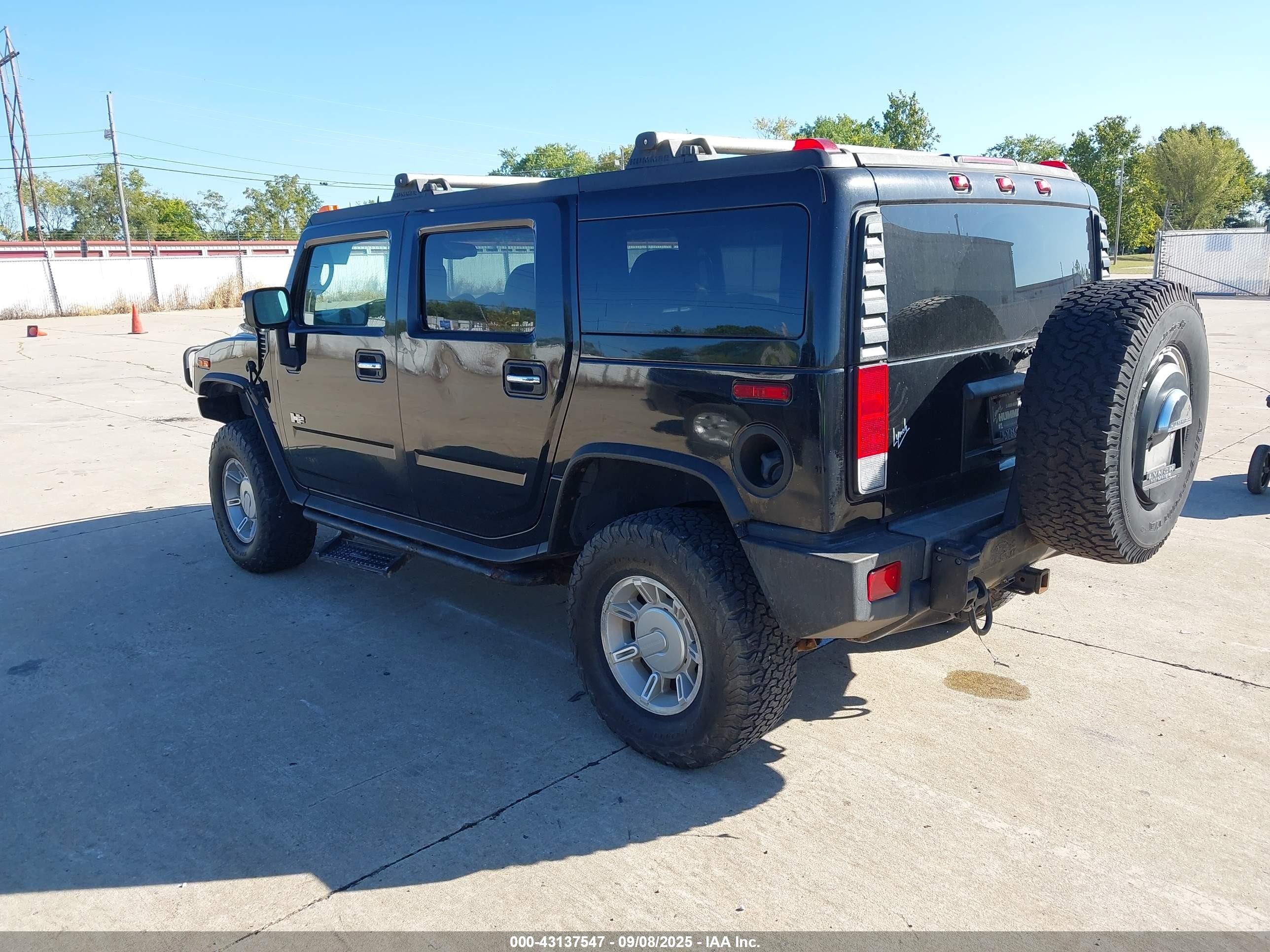 2005 Hummer H2 Suv   Black vin: 5GRGN23U85H121425