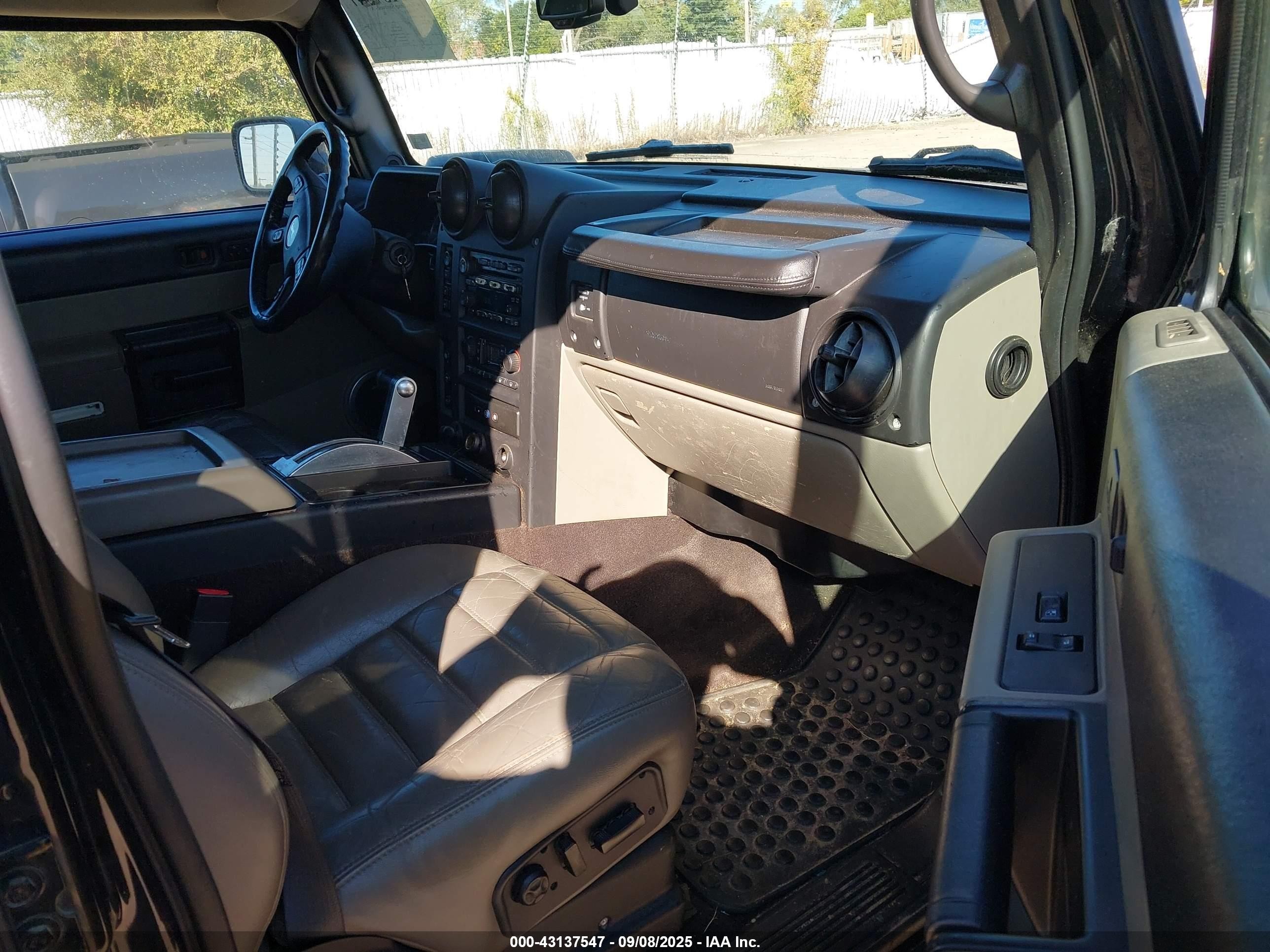 2005 Hummer H2 Suv   Black vin: 5GRGN23U85H121425