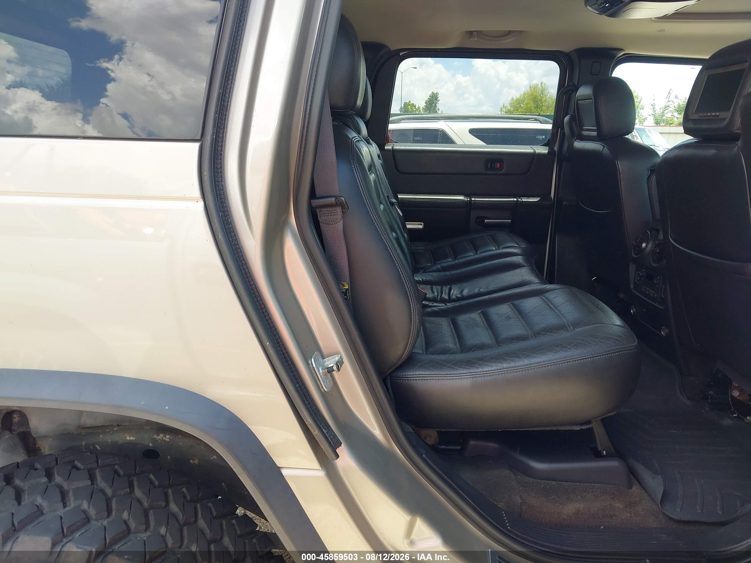 2005 Hummer H2 Suv   Beige vin: 5GRGN23U95H118419