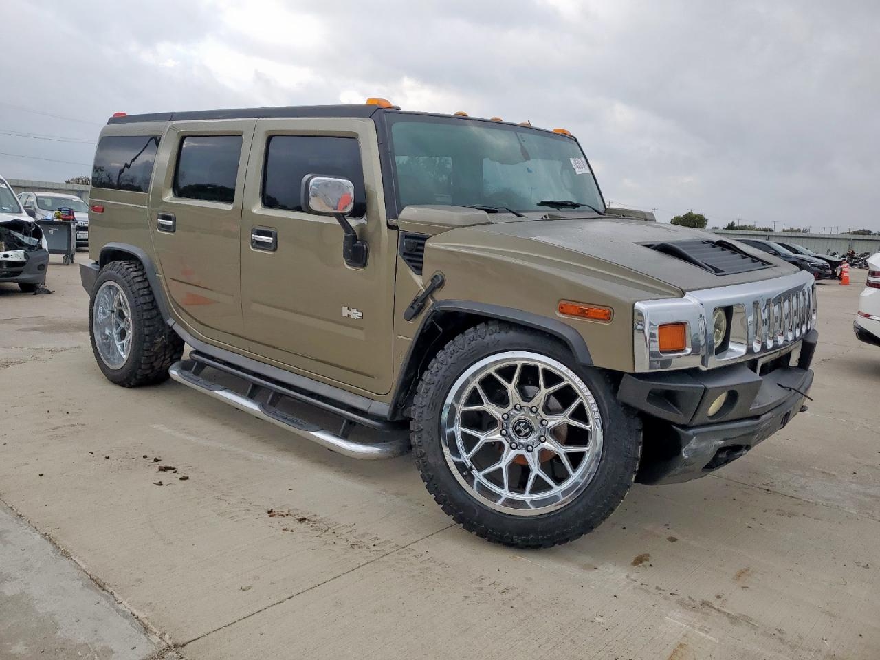 2005 Hummer H2 Cream vin: 5GRGN23U95H126939