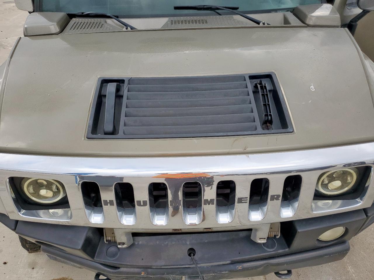 2005 Hummer H2 Cream vin: 5GRGN23U95H126939