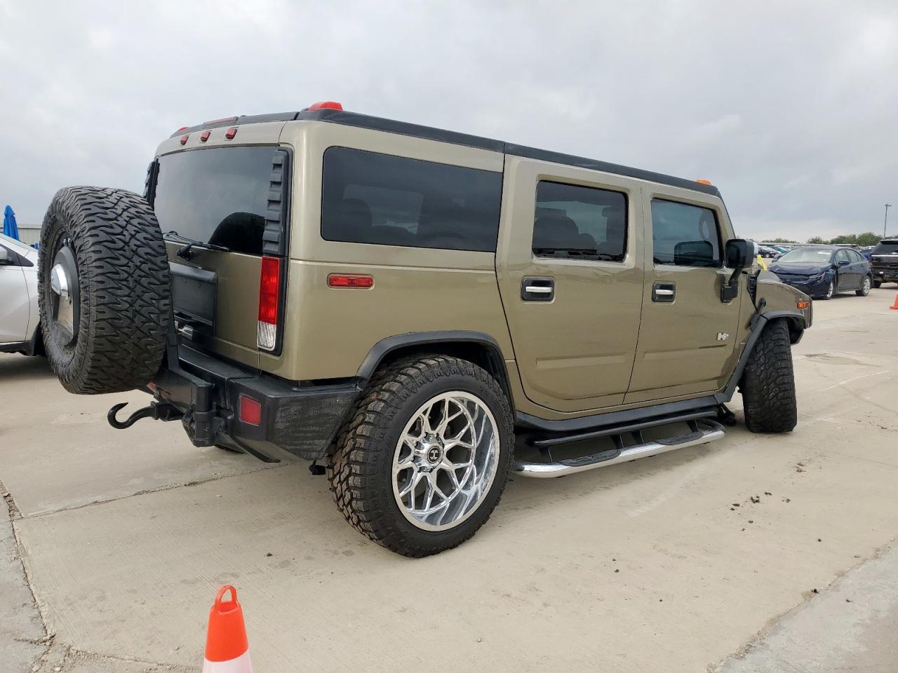 2005 Hummer H2 Cream vin: 5GRGN23U95H126939