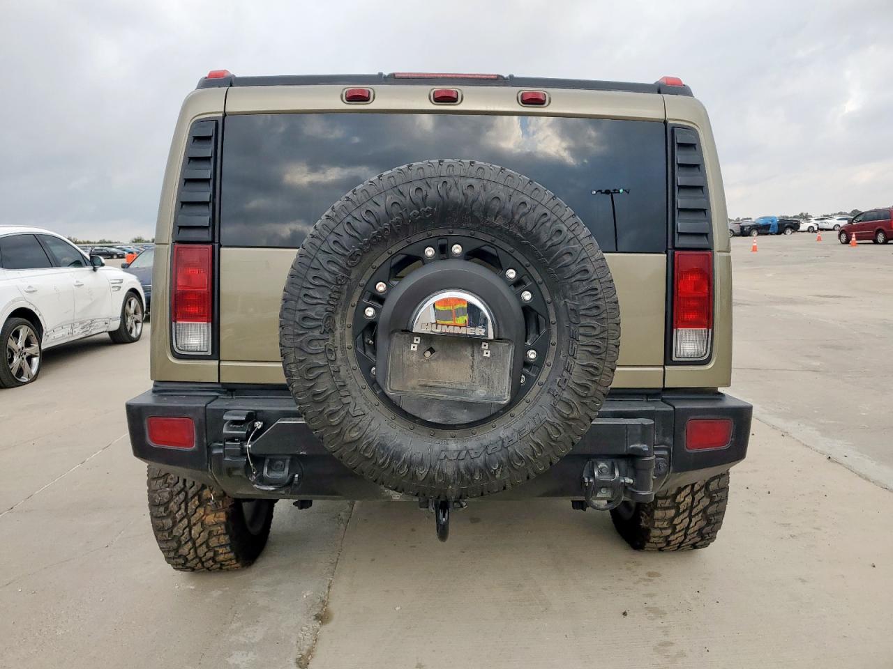 2005 Hummer H2 Cream vin: 5GRGN23U95H126939