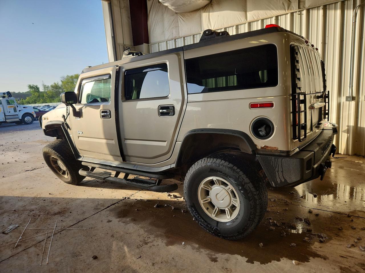 2003 Hummer H2 Tan vin: 5GRGN23UX3H109600
