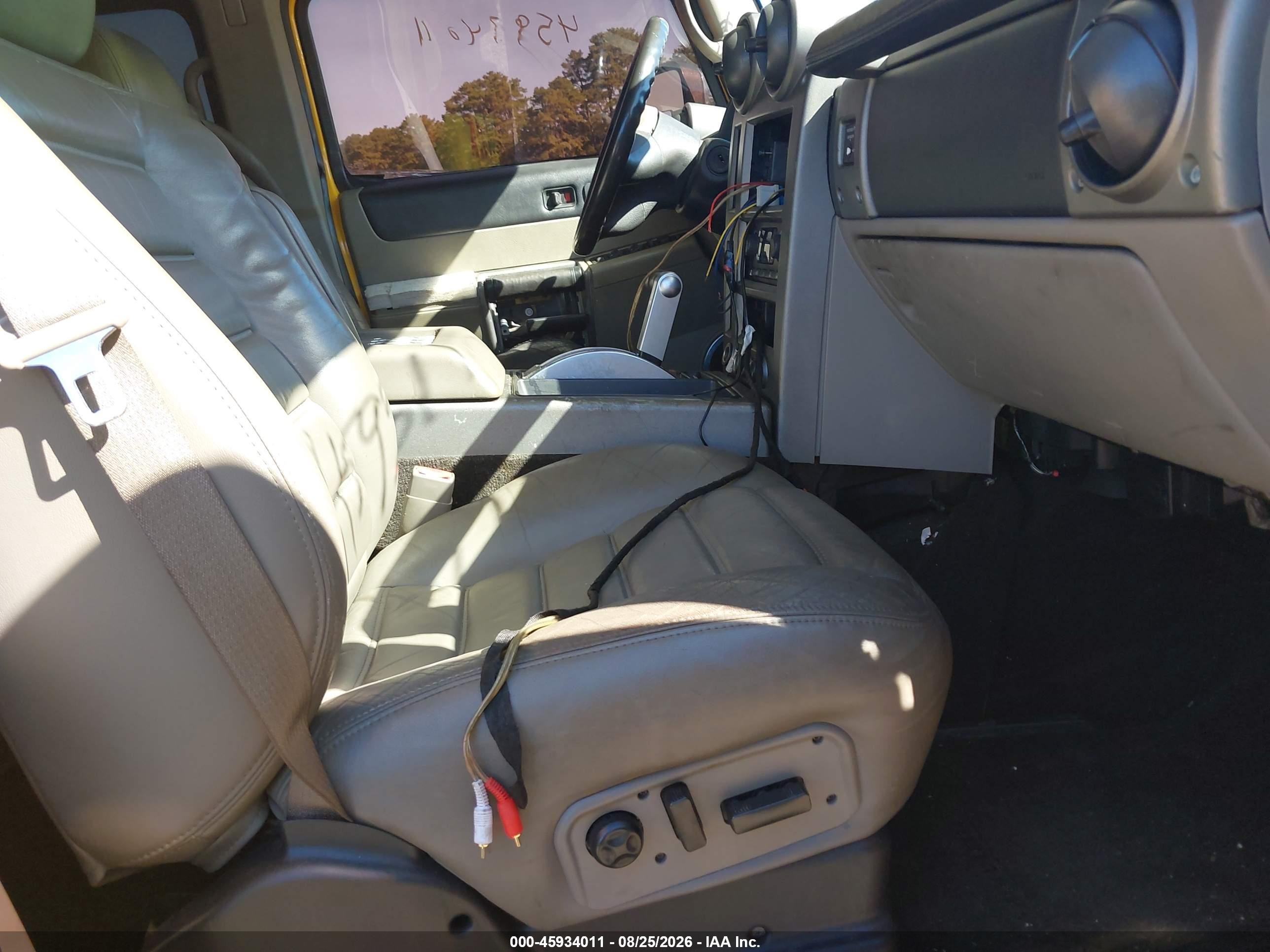 2003 Hummer H2   Yellow vin: 5GRGN23UX3H112187