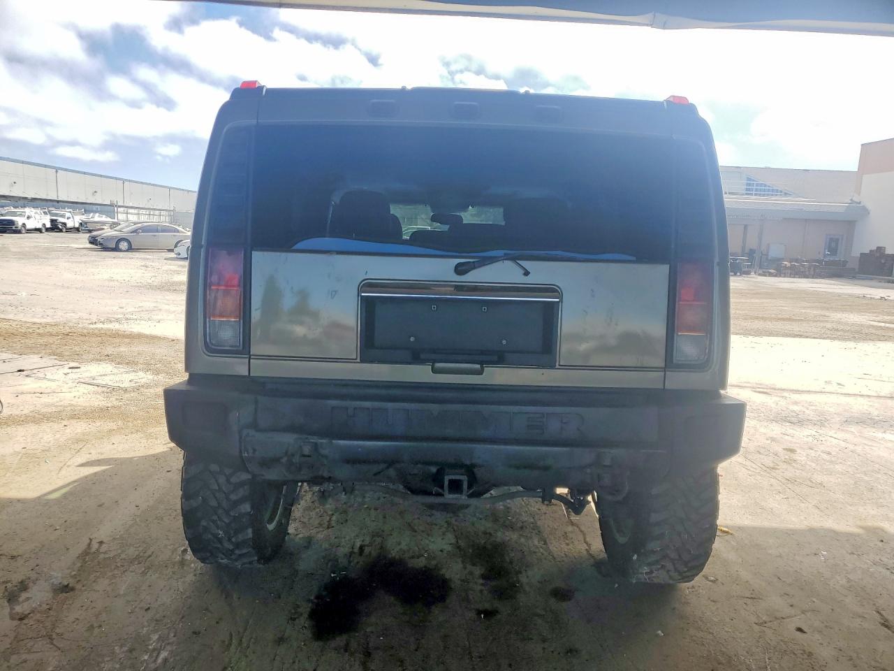 2005 Hummer H2 Brown vin: 5GRGN23UX5H104240