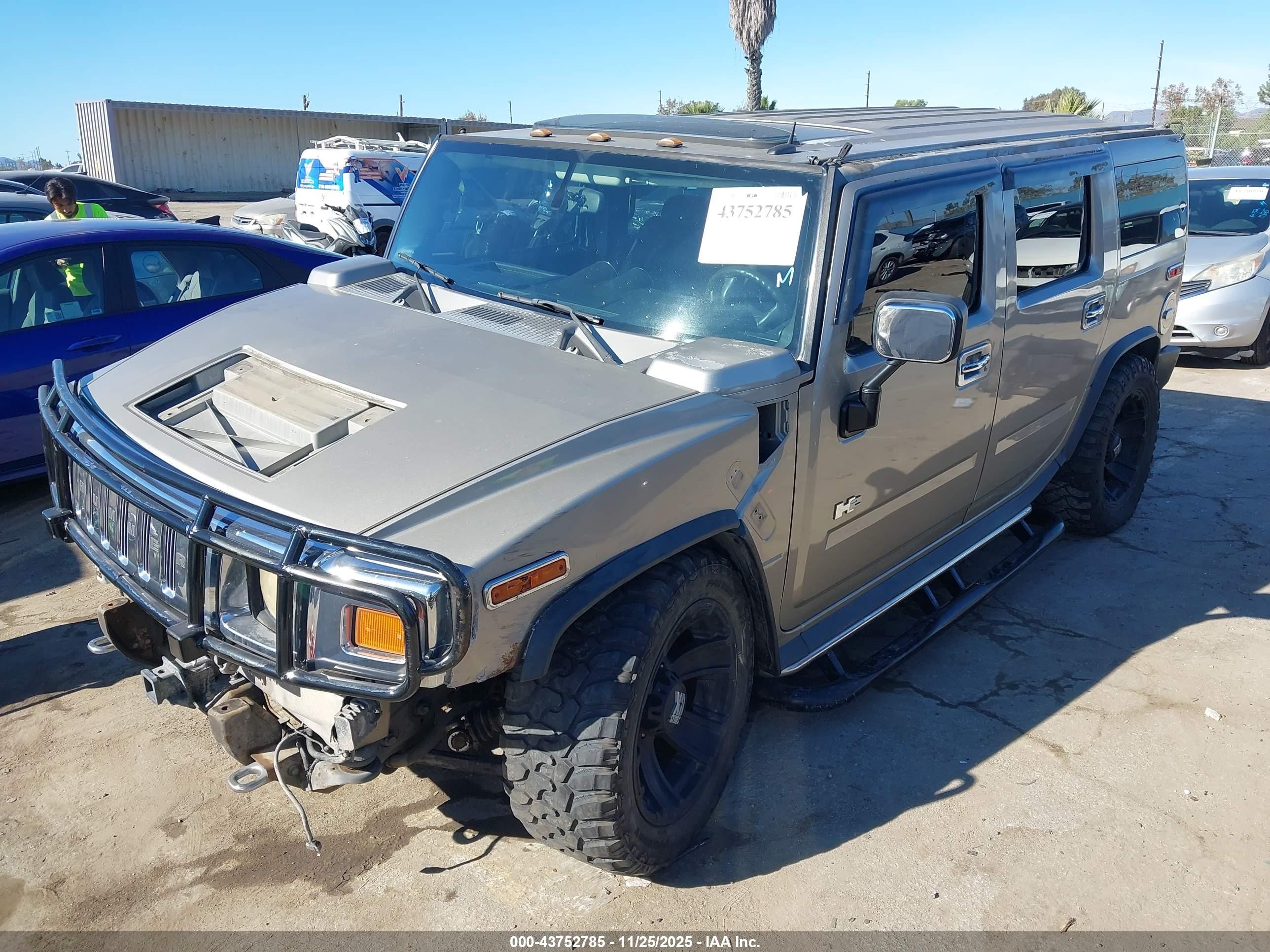 2005 Hummer H2 Suv   Gold vin: 5GRGN23UX5H112449