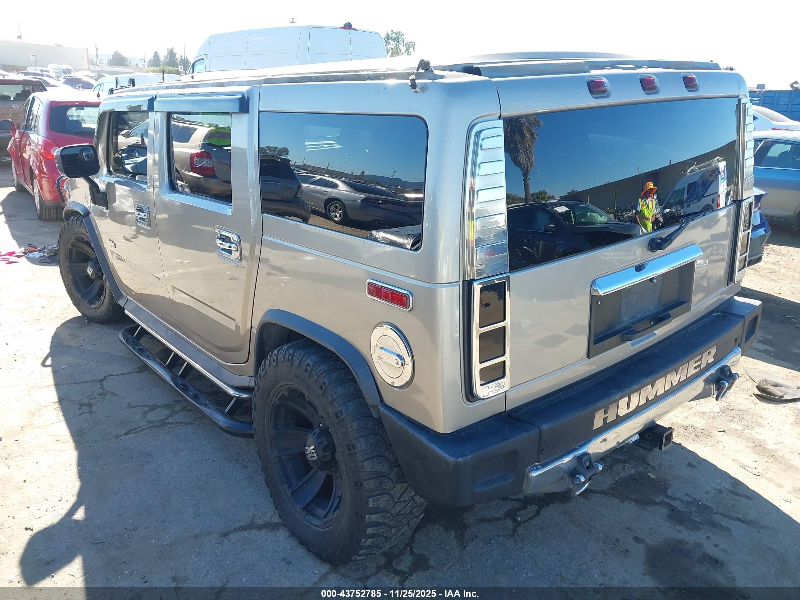 2005 Hummer H2 Suv   Gold vin: 5GRGN23UX5H112449