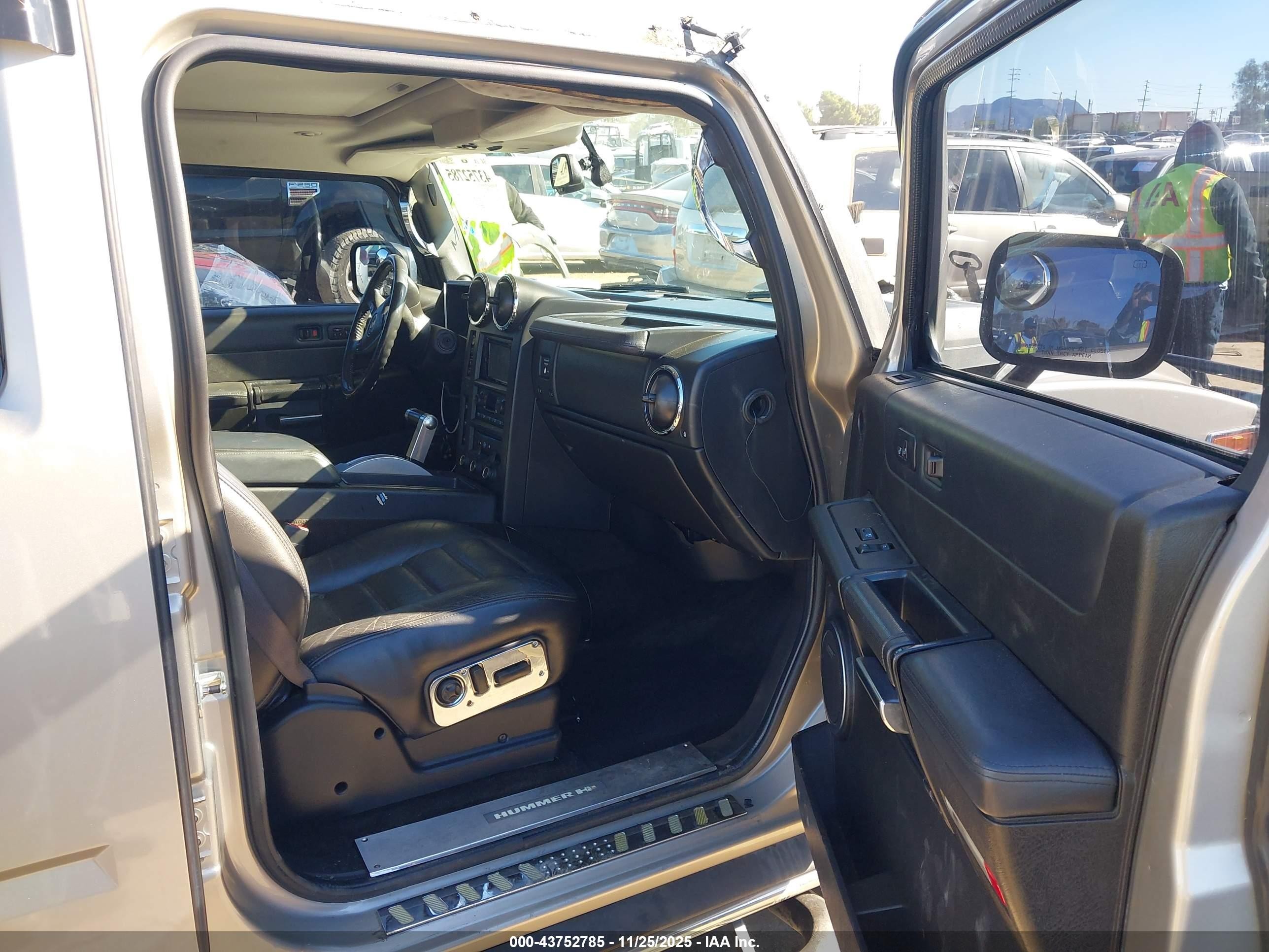 2005 Hummer H2 Suv   Gold vin: 5GRGN23UX5H112449
