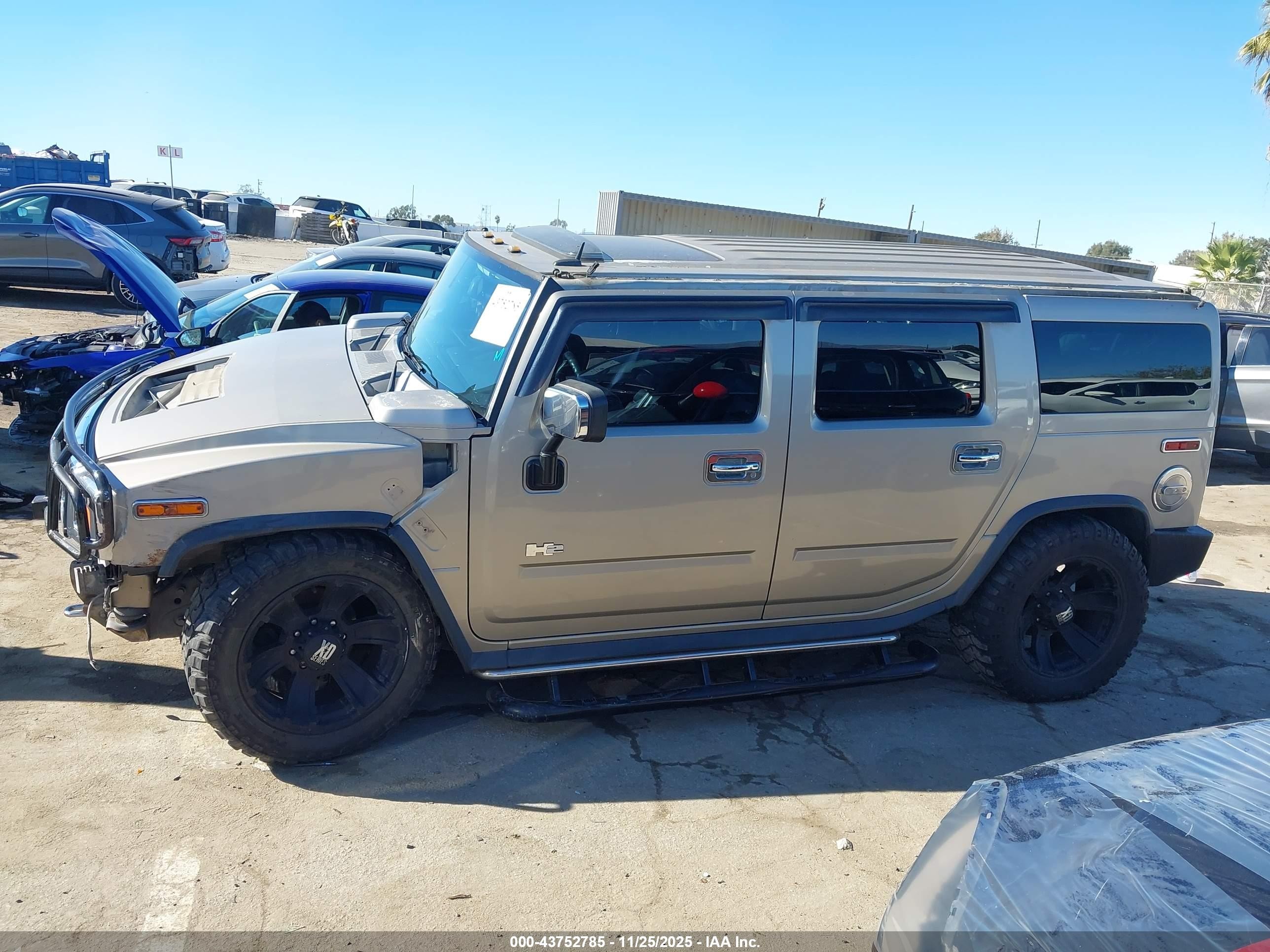 2005 Hummer H2 Suv   Gold vin: 5GRGN23UX5H112449