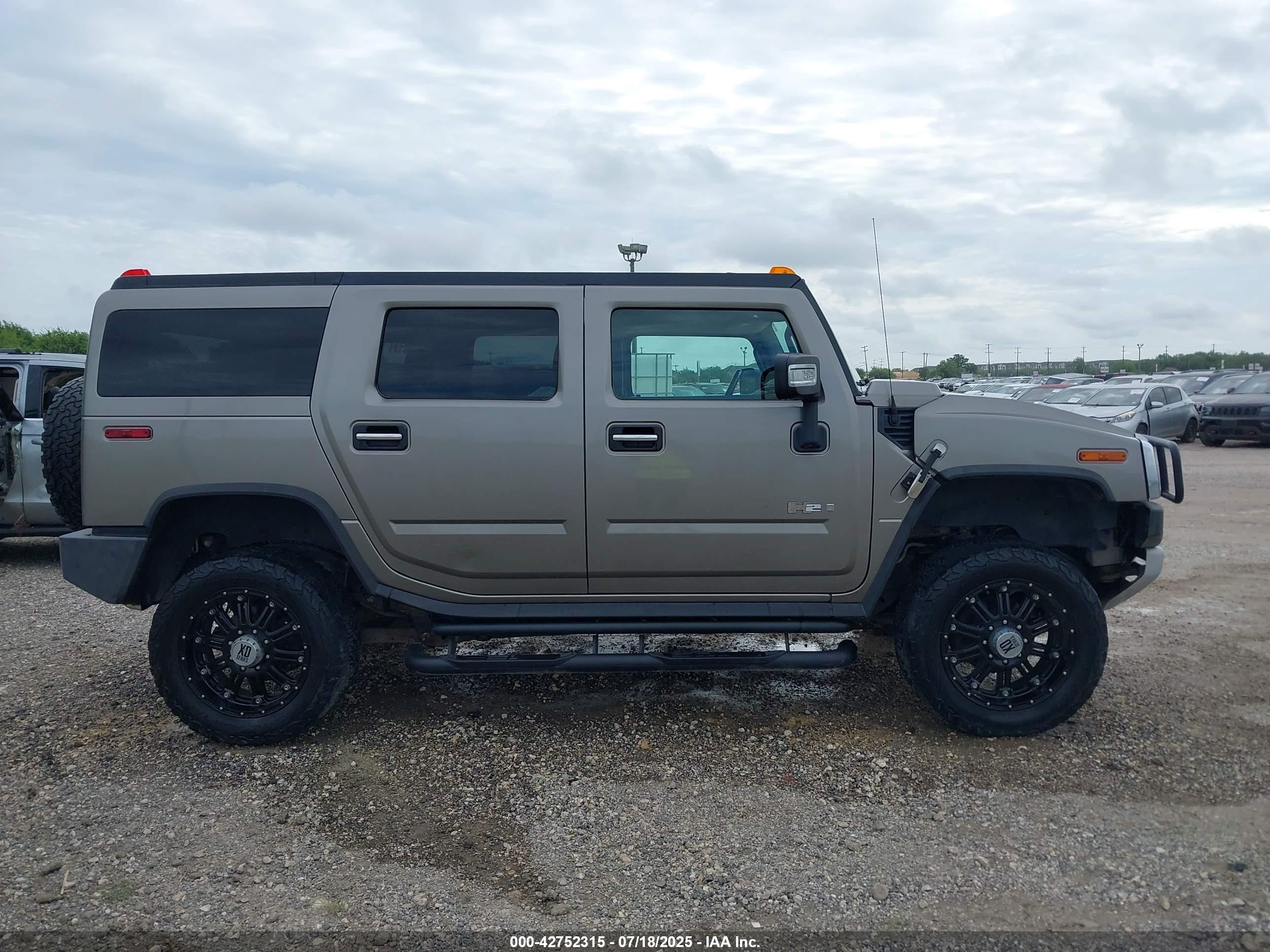 2009 Hummer H2 Suv   Gray vin: 5GRGN83289H100937