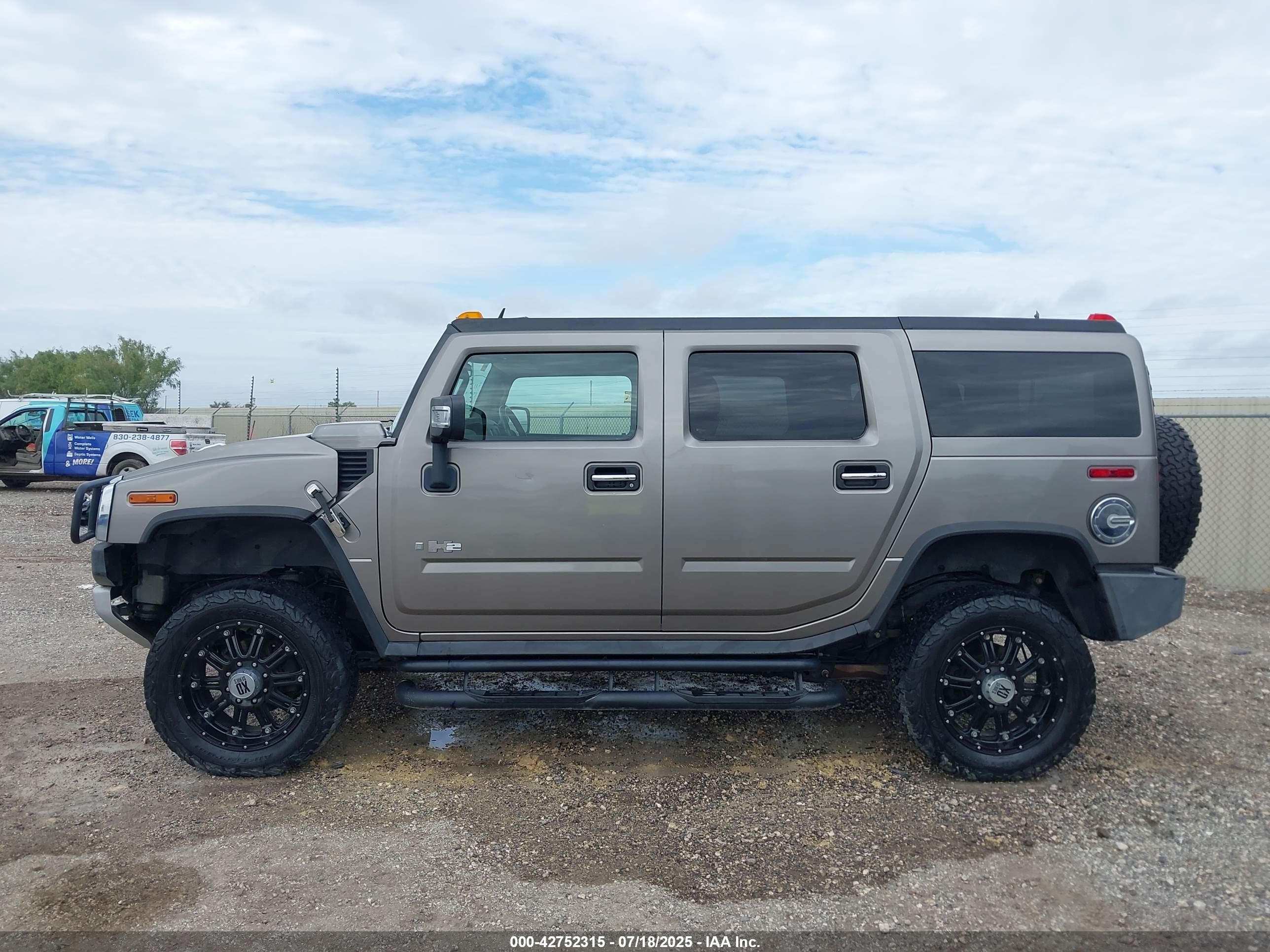 2009 Hummer H2 Suv   Gray vin: 5GRGN83289H100937