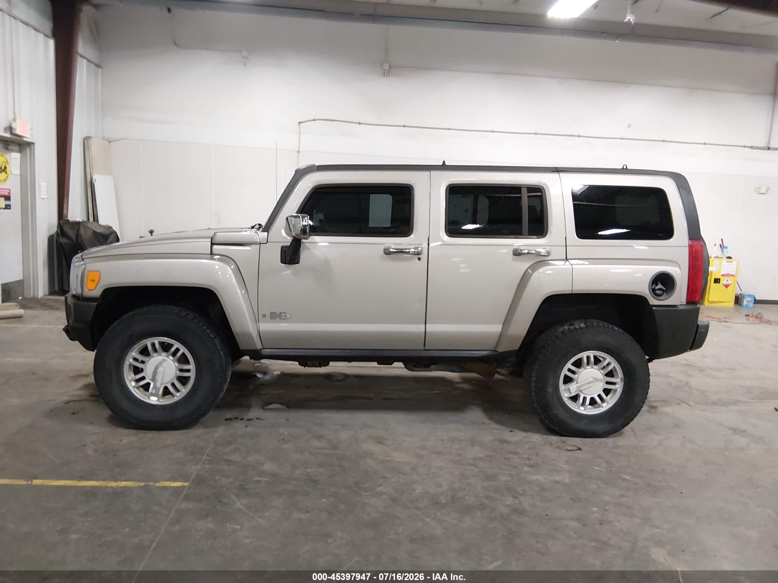 2006 Hummer H3 Suv   Gray vin: 5GTDN136068116844